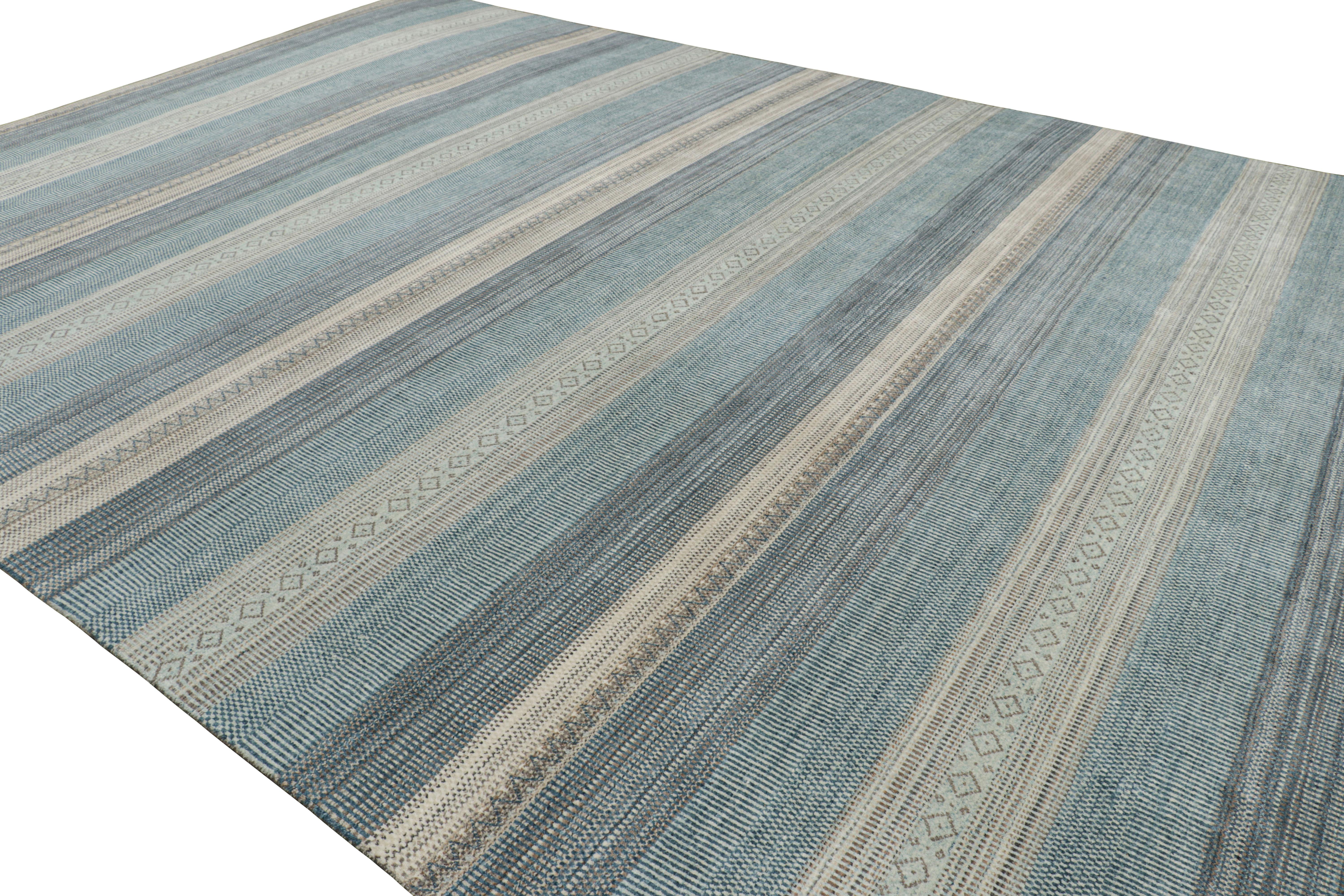 Übergroßer Teppich von Rug & Kilim mit cremefarbenen und blauen Streifen und geometrischen Mustern (Handgeknüpft) im Angebot