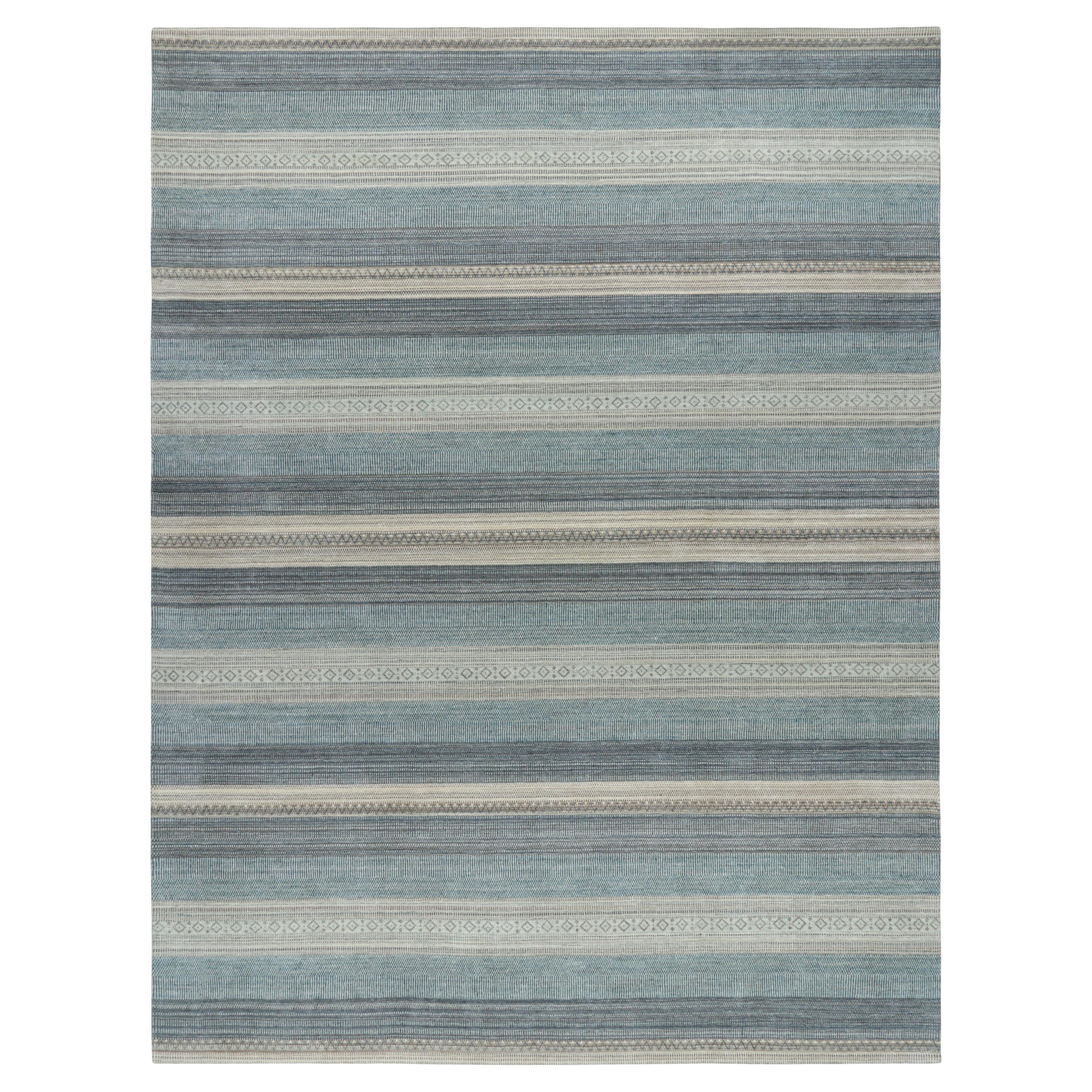 Übergroßer Teppich von Rug & Kilim mit cremefarbenen und blauen Streifen und geometrischen Mustern im Angebot