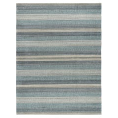 Alfombra sobredimensionada de Rug & Kilim con rayas y motivos geométricos en crema y azul