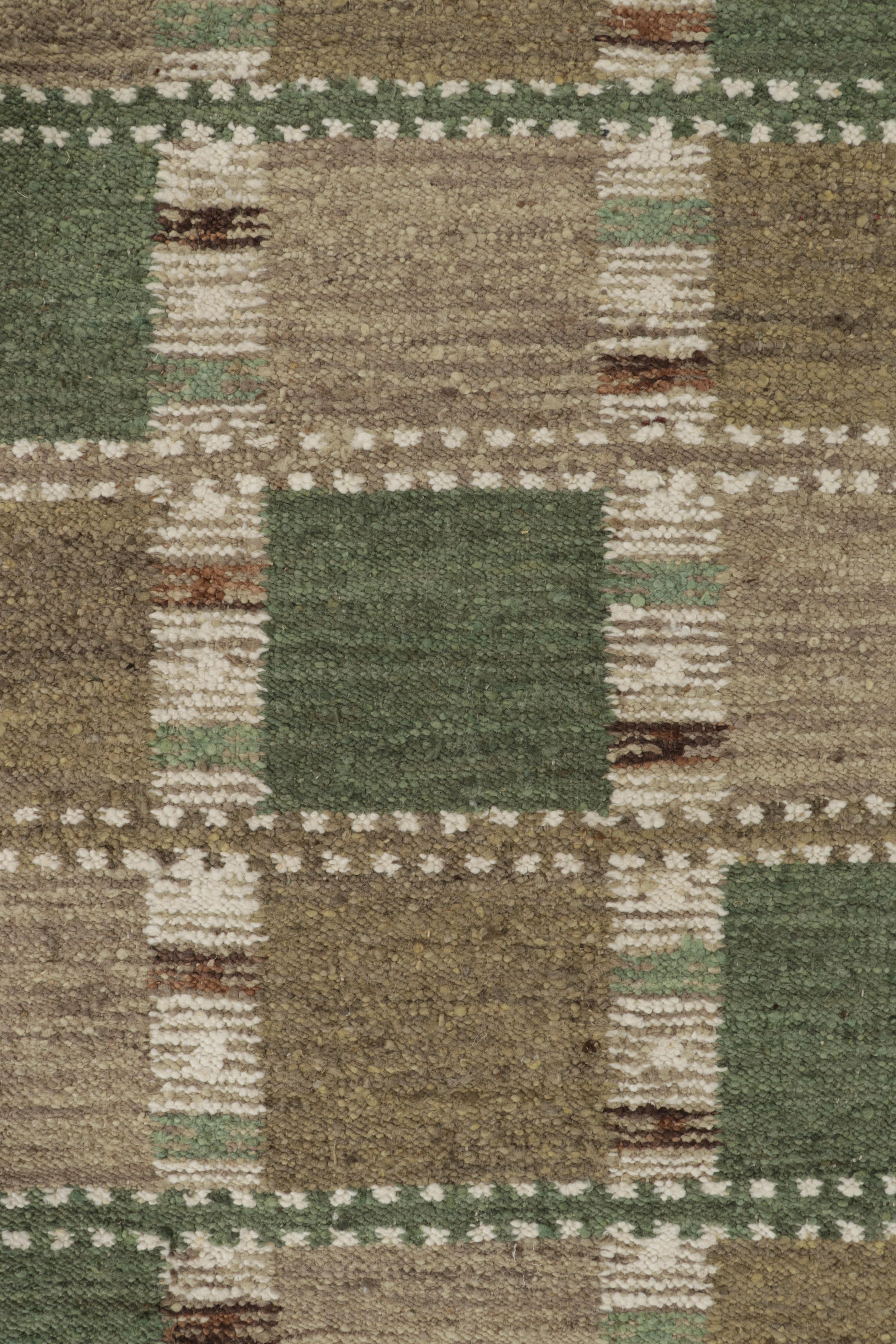 Tessuto a mano Rug & Kilim: Tappeto personalizzato oversize in stile scandinavo, beige e verde geometrico in vendita