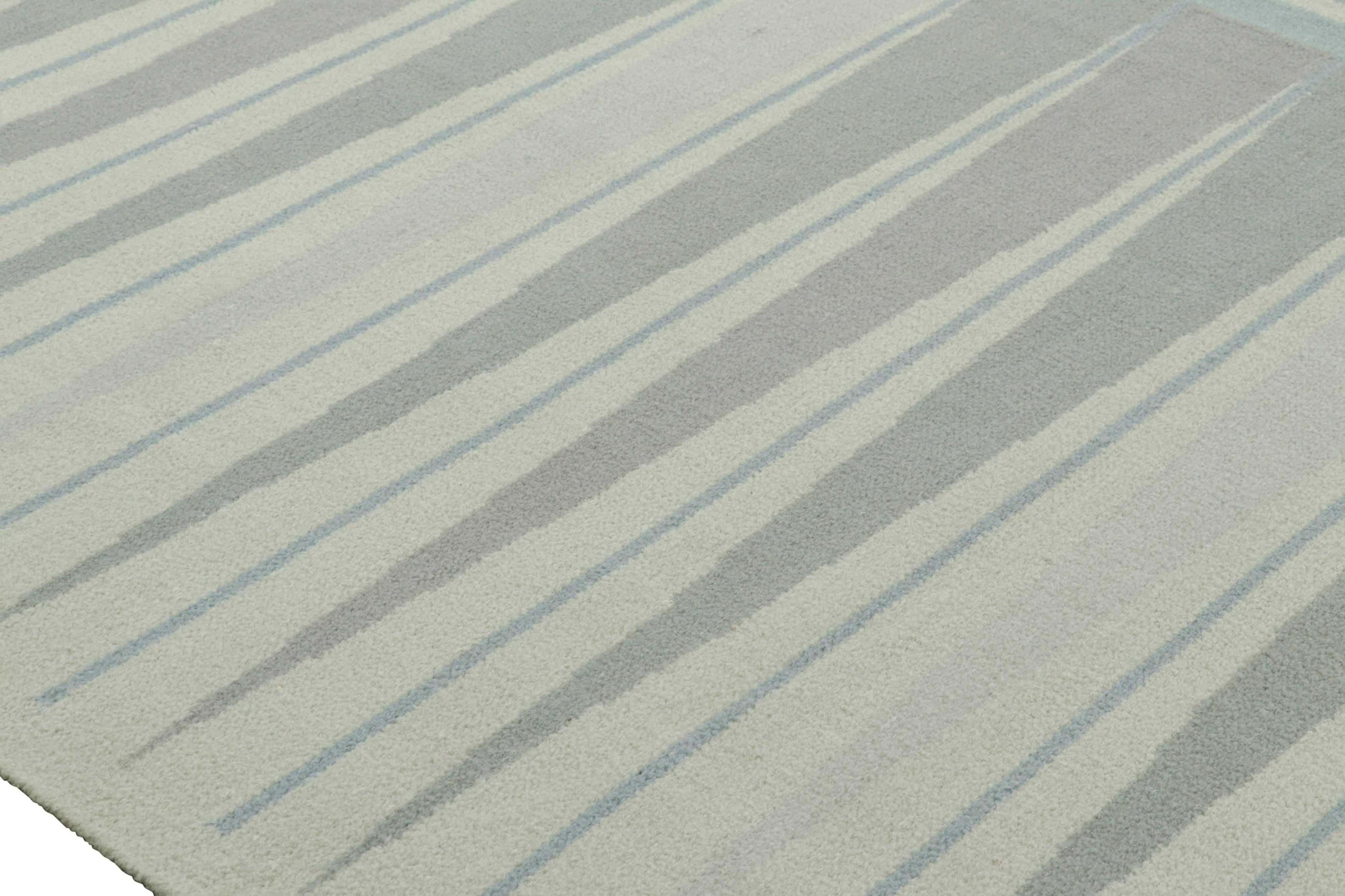 Scandinavo moderno Rug & Kilim: Tappeto oversize in stile scandinavo, motivo geometrico verde e blu in vendita