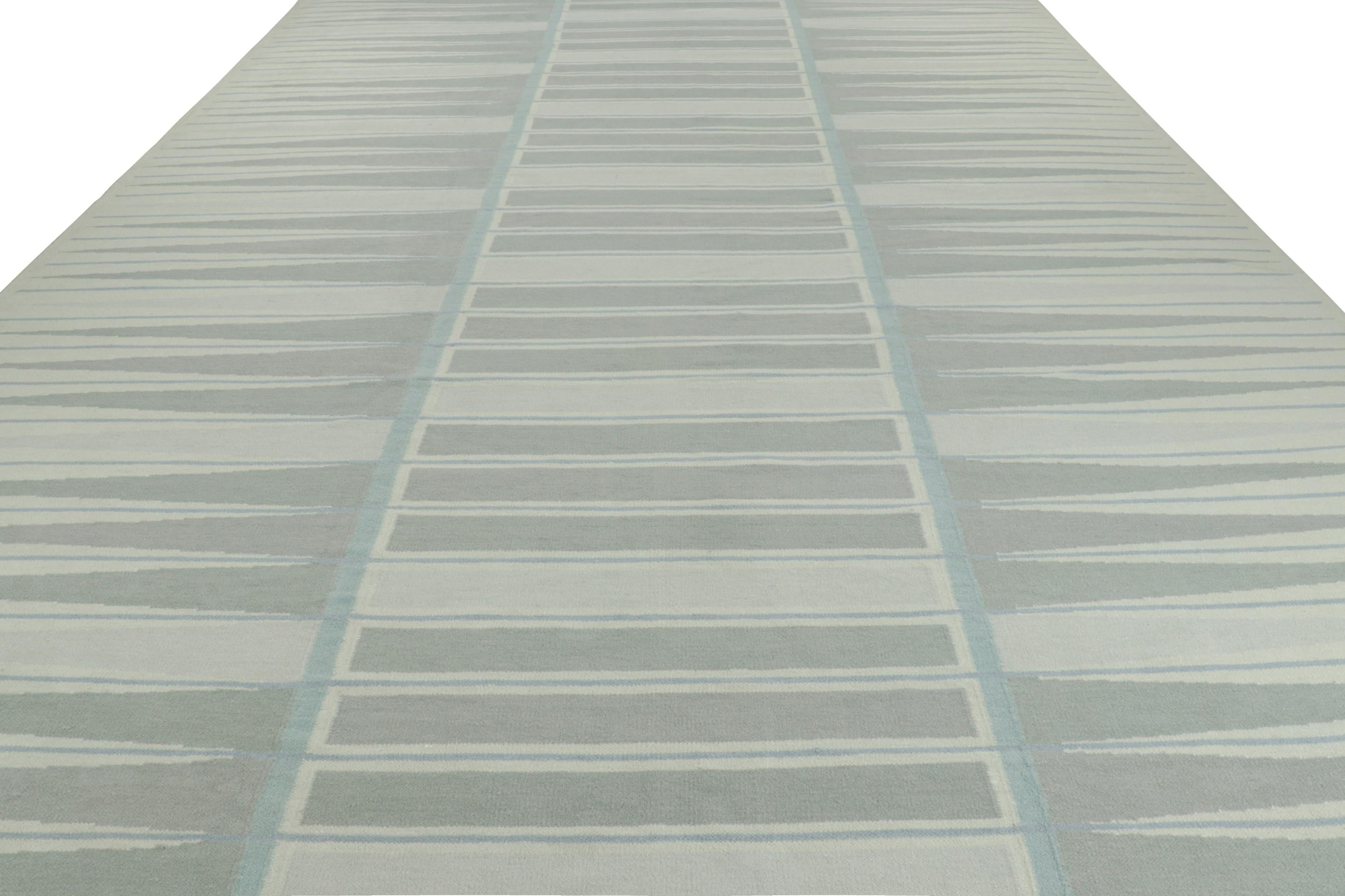 Indiano Rug & Kilim: Tappeto oversize in stile scandinavo, motivo geometrico verde e blu in vendita