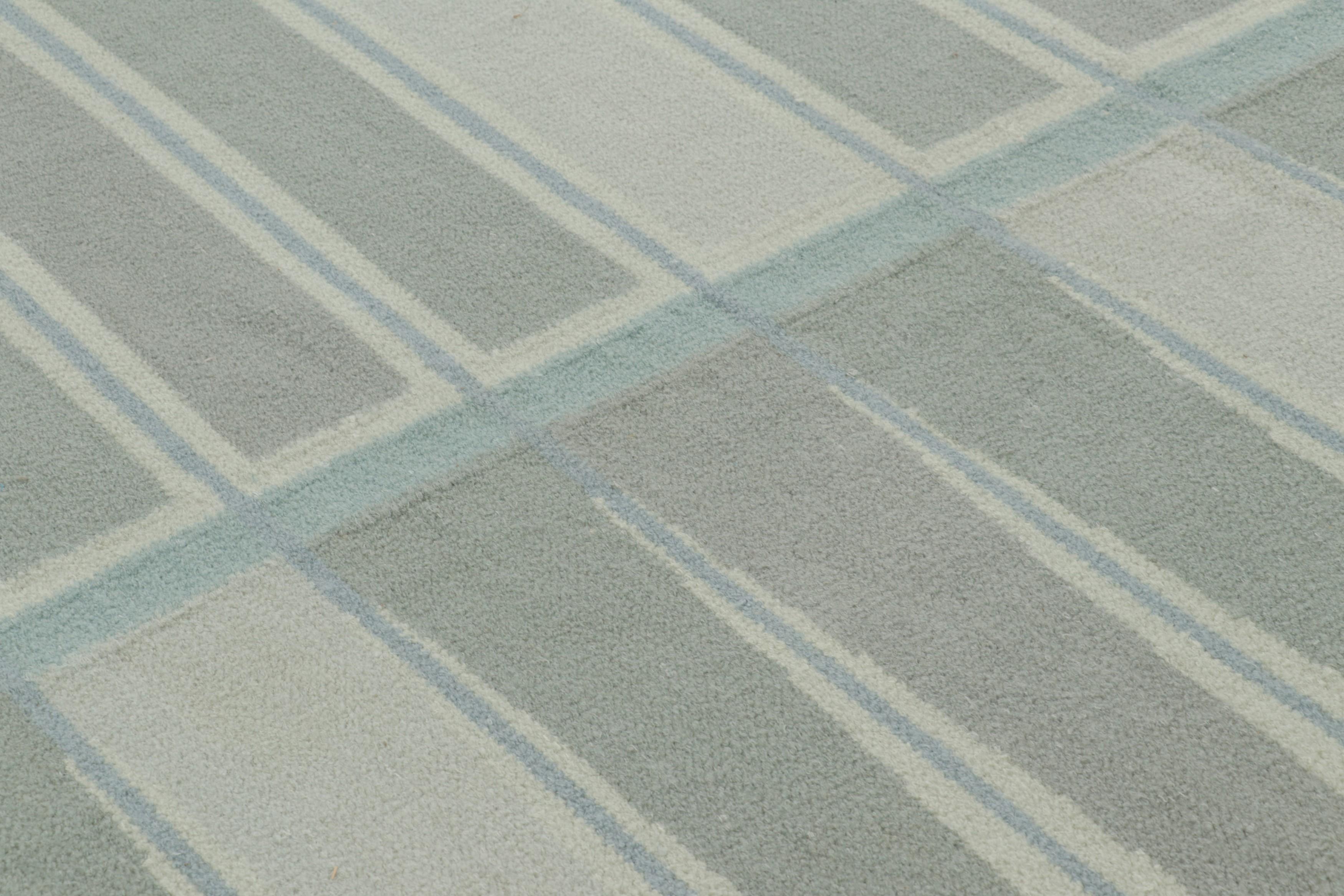XXI secolo e contemporaneo Rug & Kilim: Tappeto oversize in stile scandinavo, motivo geometrico verde e blu in vendita