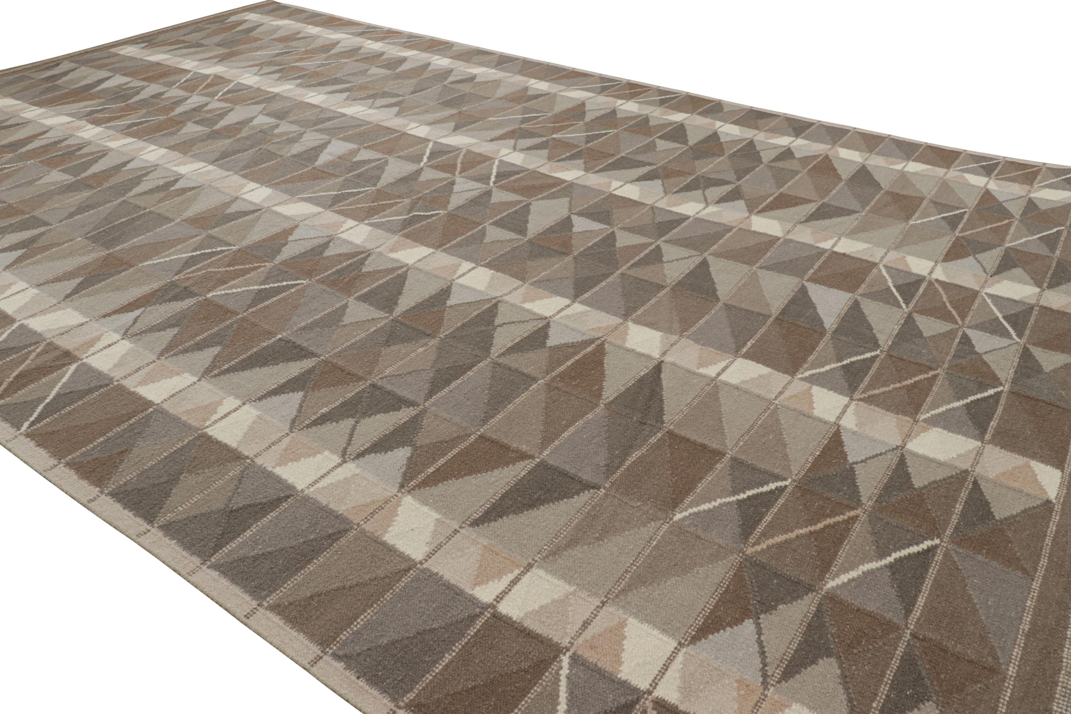 Tissé à la main Tapis de style scandinave surdimensionné à motifs géométriques beige-brun de Rug & Kilim en vente