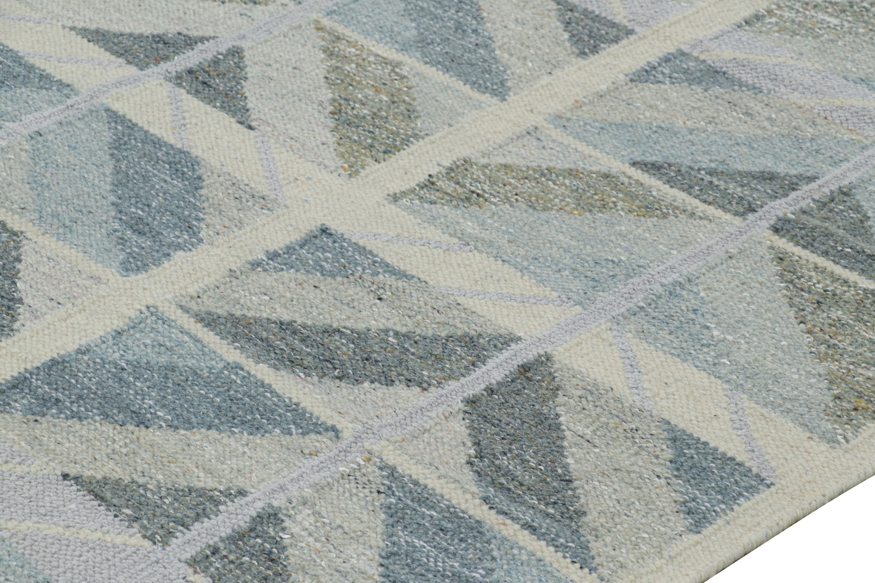 Moderne Rug & Kilim's Oversized Scandinavian Style Rug in Blue with Geometric Patterns (tapis surdimensionné de style scandinave en bleu avec des motifs géométriques) en vente