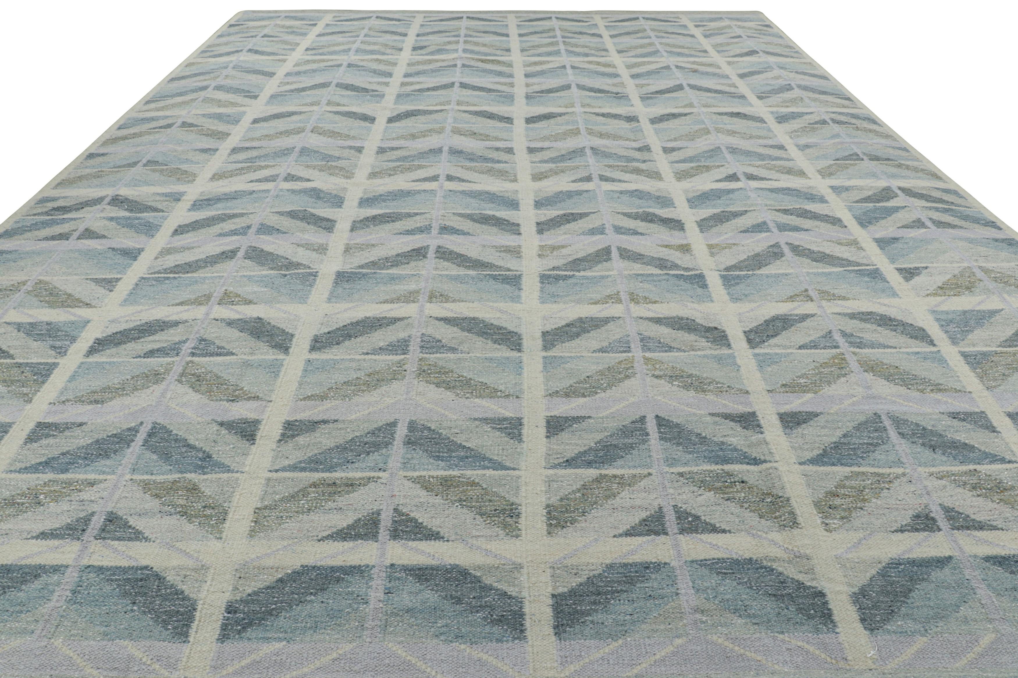 Indien Rug & Kilim's Oversized Scandinavian Style Rug in Blue with Geometric Patterns (tapis surdimensionné de style scandinave en bleu avec des motifs géométriques) en vente