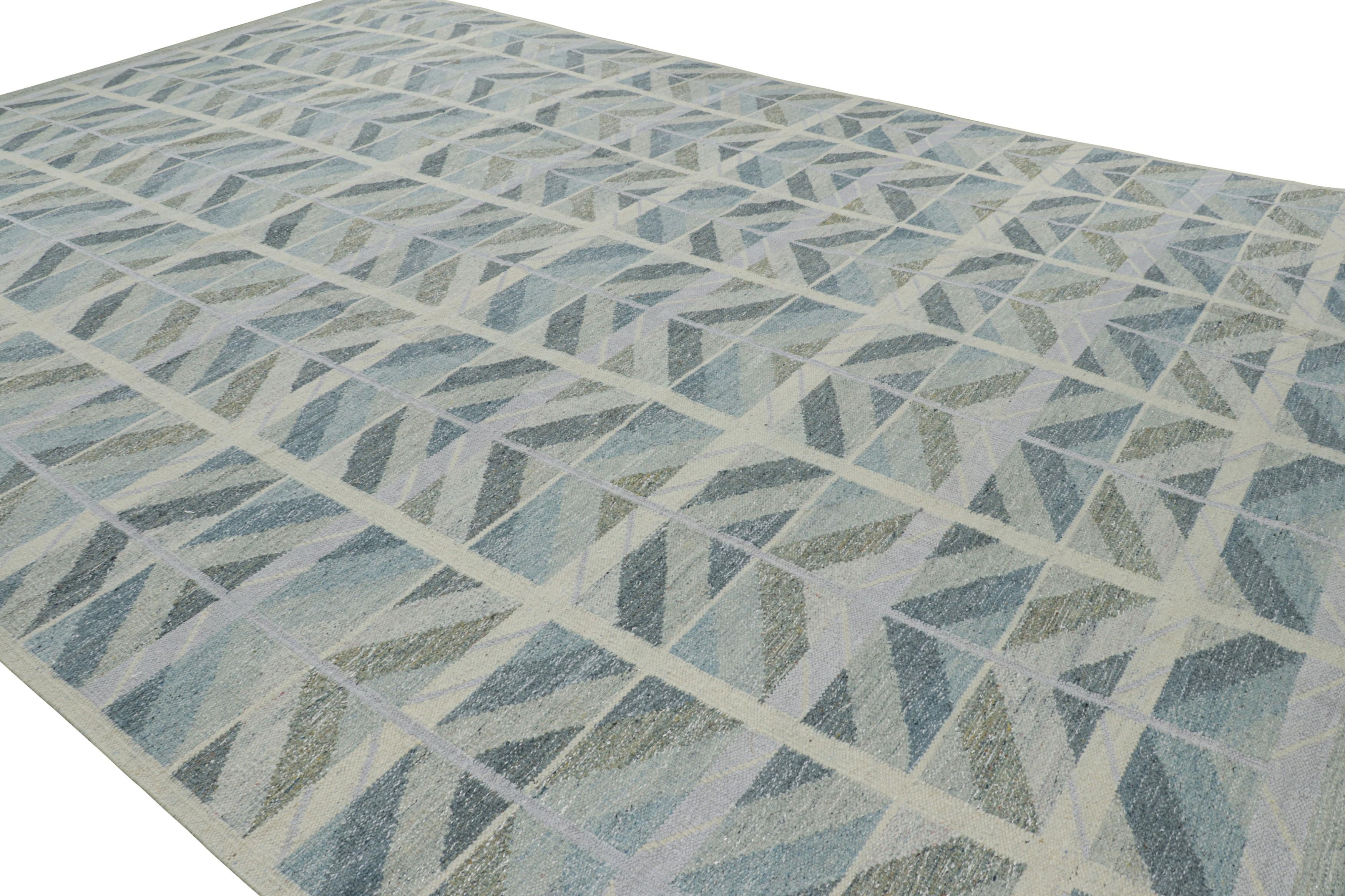 Tissé à la main Rug & Kilim's Oversized Scandinavian Style Rug in Blue with Geometric Patterns (tapis surdimensionné de style scandinave en bleu avec des motifs géométriques) en vente