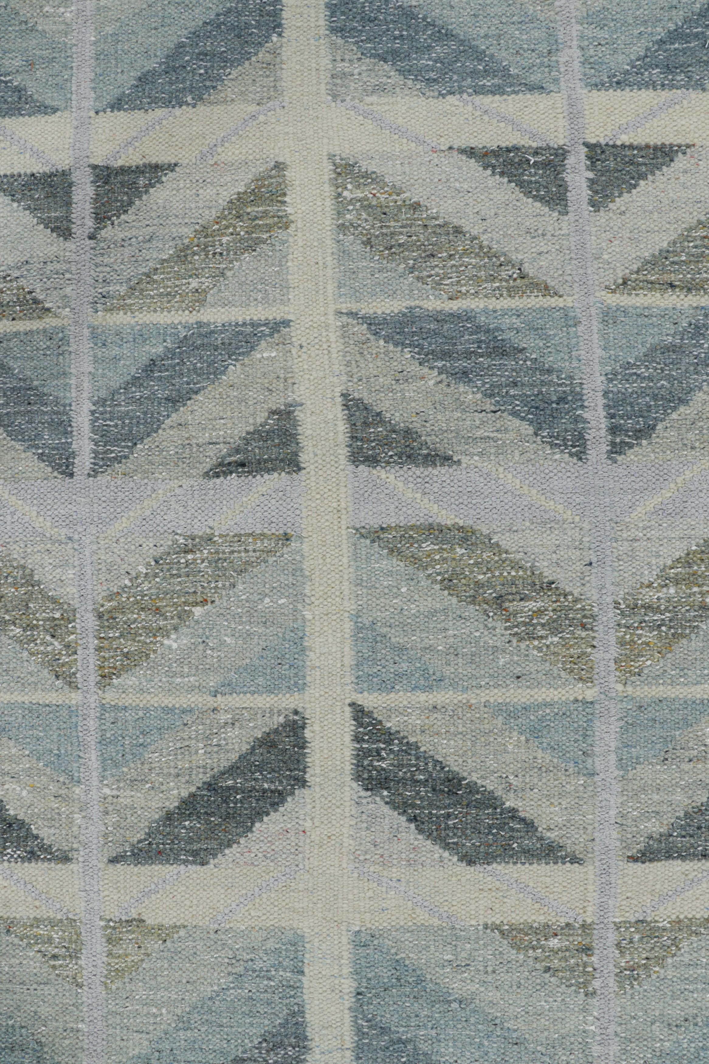 Rug & Kilim's Oversized Scandinavian Style Rug in Blue with Geometric Patterns (tapis surdimensionné de style scandinave en bleu avec des motifs géométriques) Neuf - En vente à Long Island City, NY