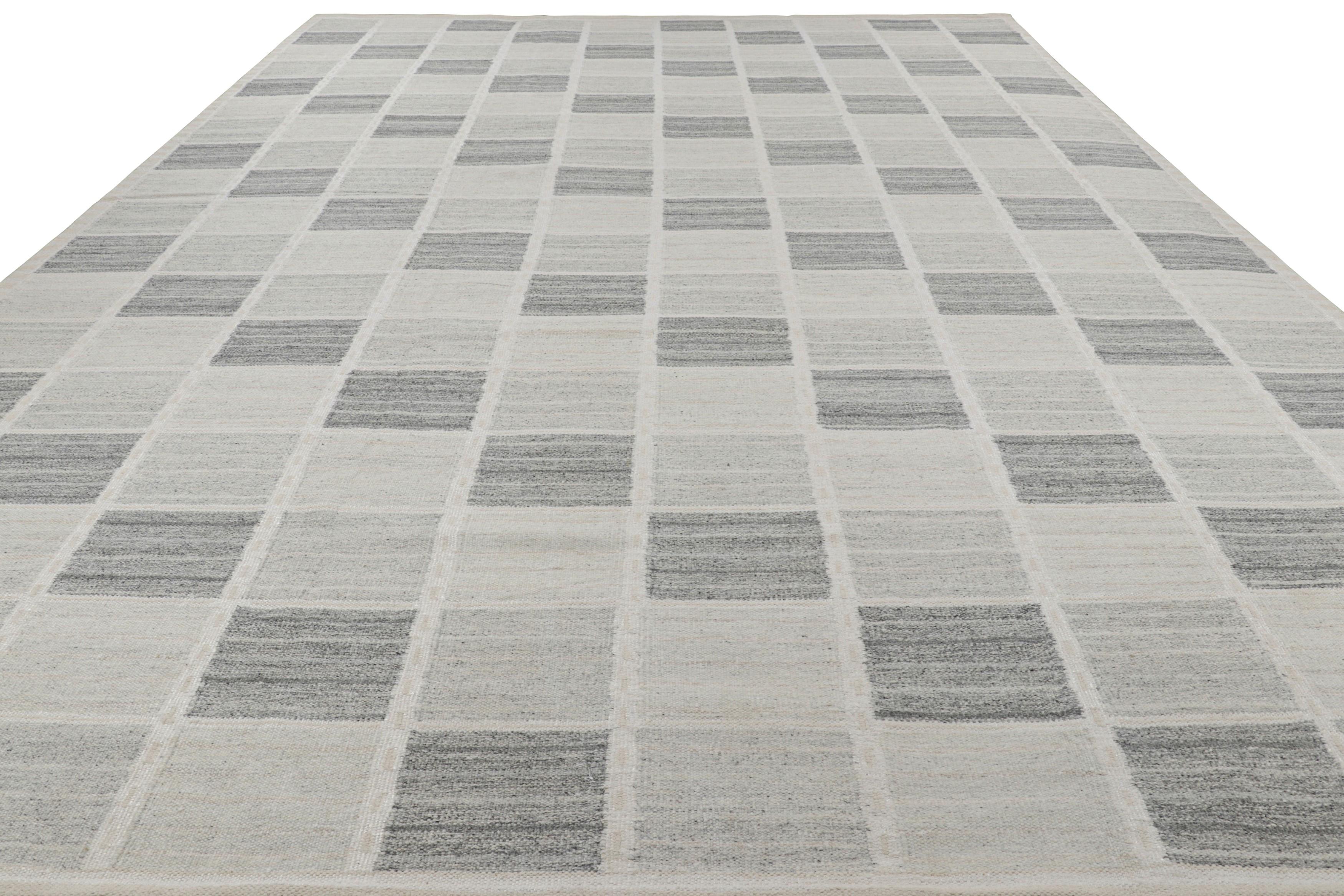Rug & Kilim's übergroßer Teppich im skandinavischen Stil mit grauem und weißem geometrischem Muster (Handgewebt) im Angebot
