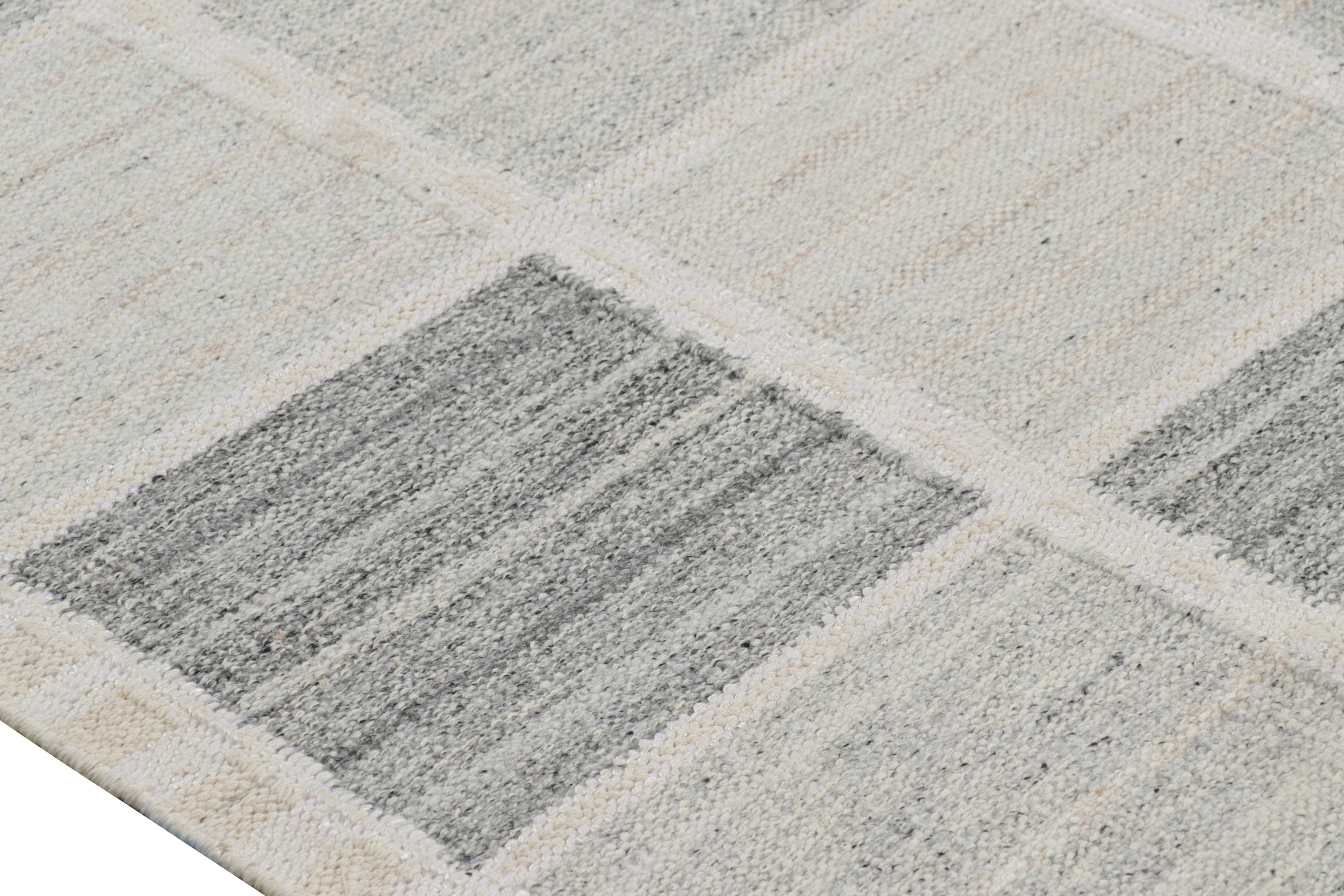 Alfombra extragrande de estilo escandinavo Rug & Kilim con diseño geométrico en gris y blanco en Nuevo estado para la venta en Long Island City, NY