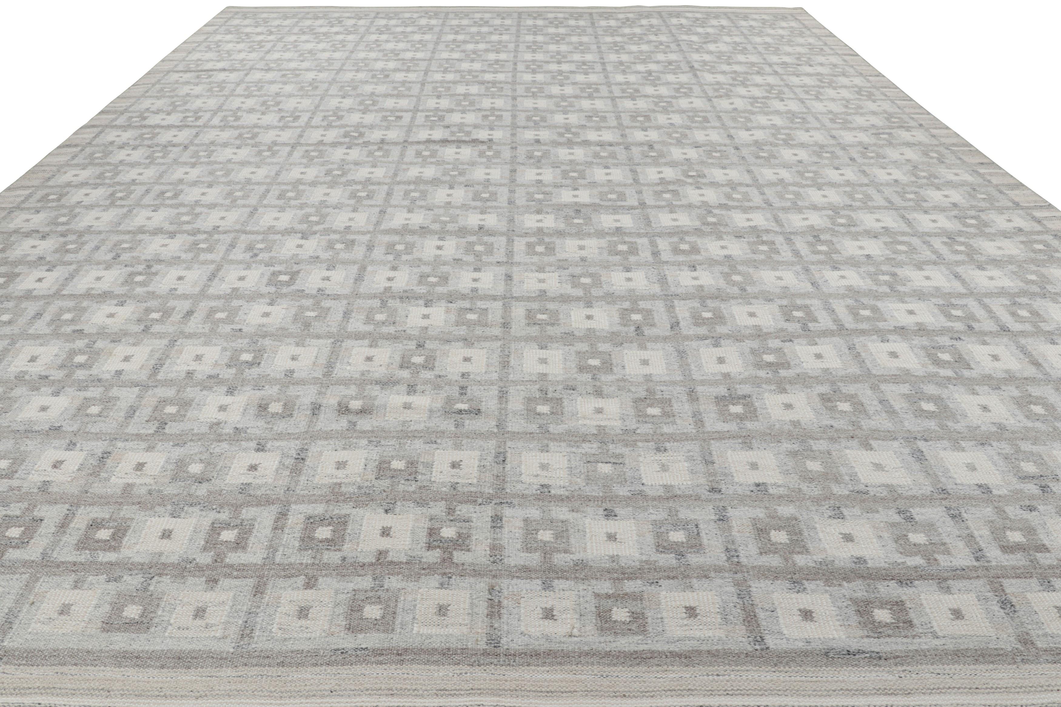 Rug & Kilim's übergroßer Teppich im skandinavischen Stil in Grau mit geometrischen Mustern (Handgewebt) im Angebot