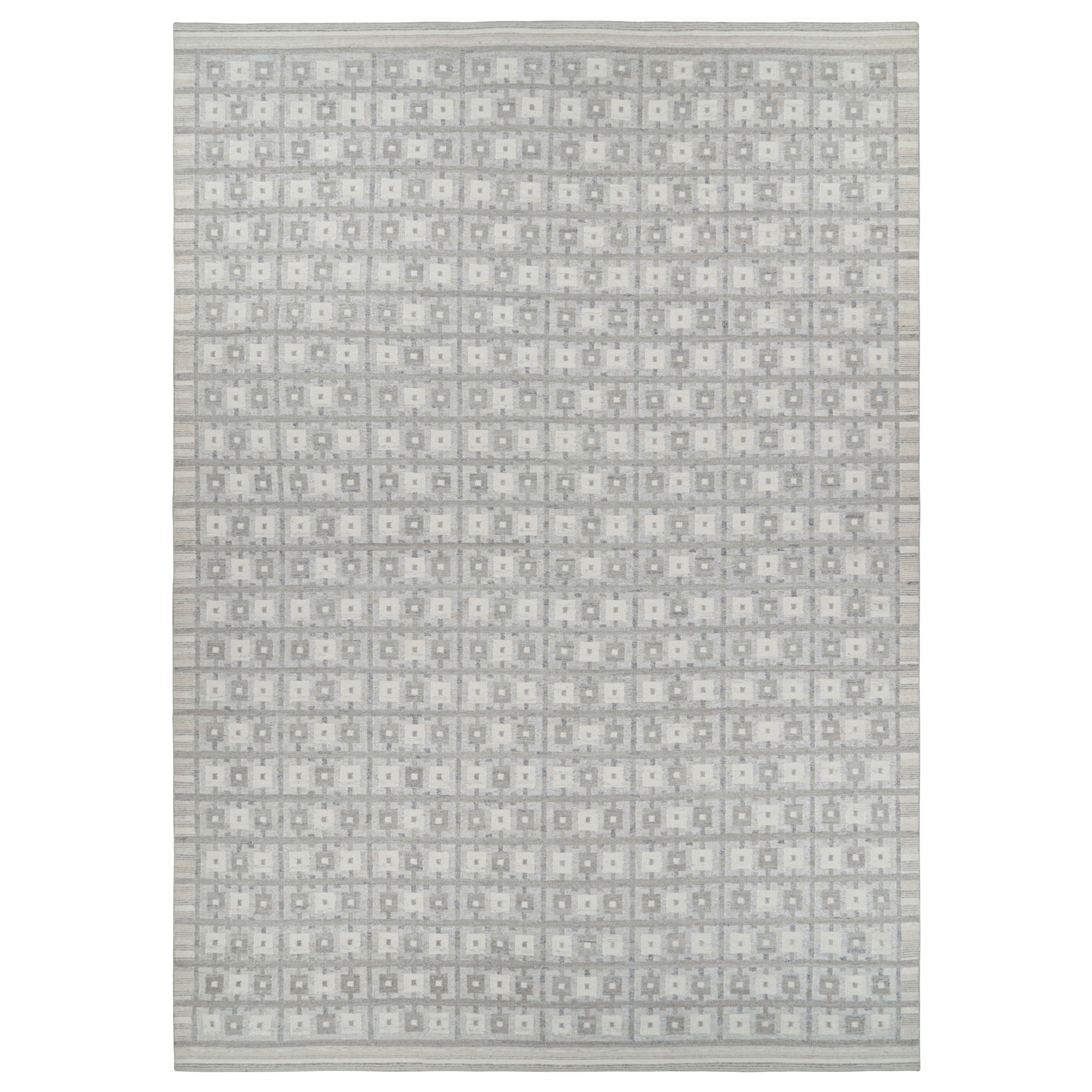 Rug & Kilim's übergroßer Teppich im skandinavischen Stil in Grau mit geometrischen Mustern im Angebot