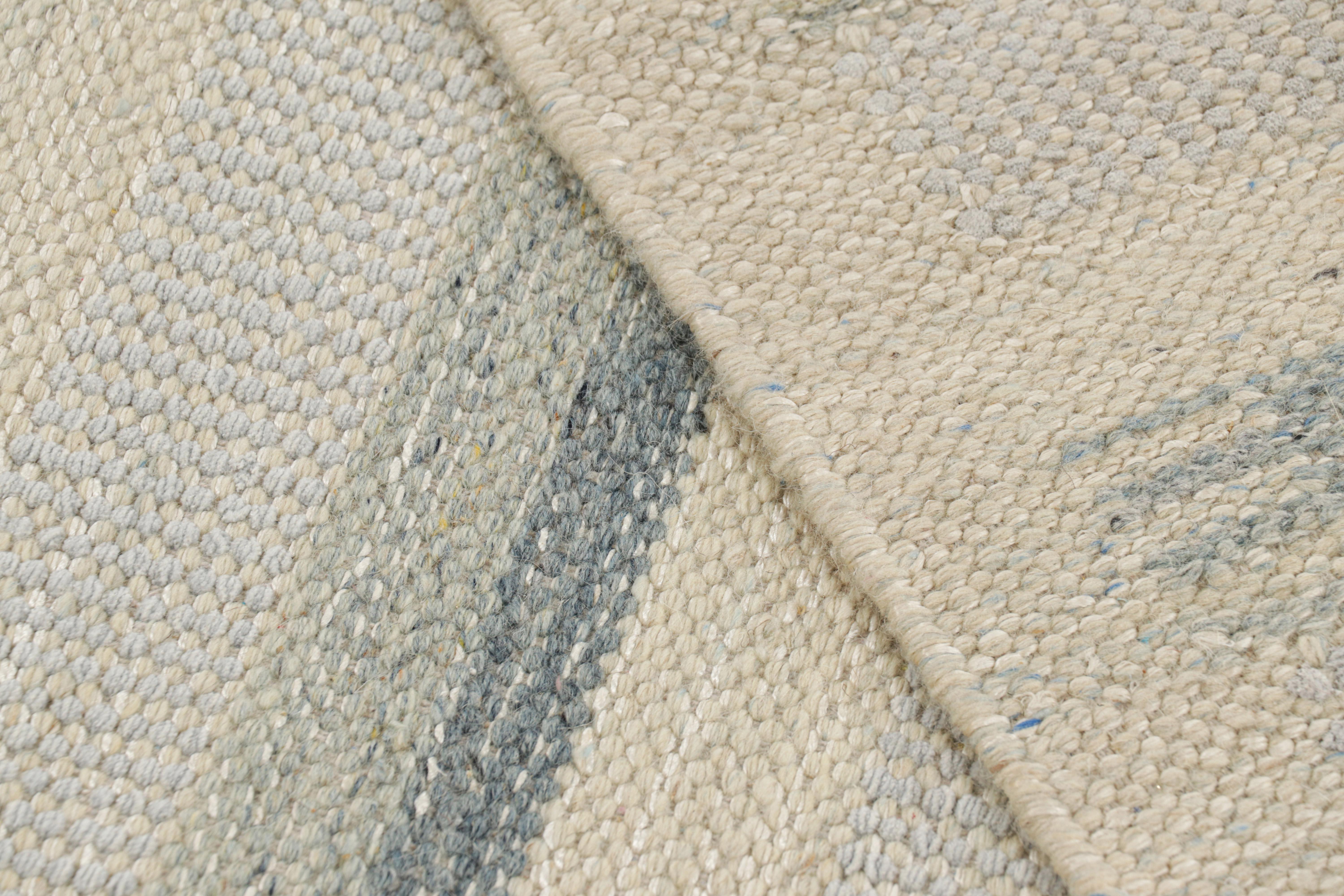 XXIe siècle et contemporain Tapis de style scandinave surdimensionné à rayures blanches et bleues de Rug & Kilim en vente