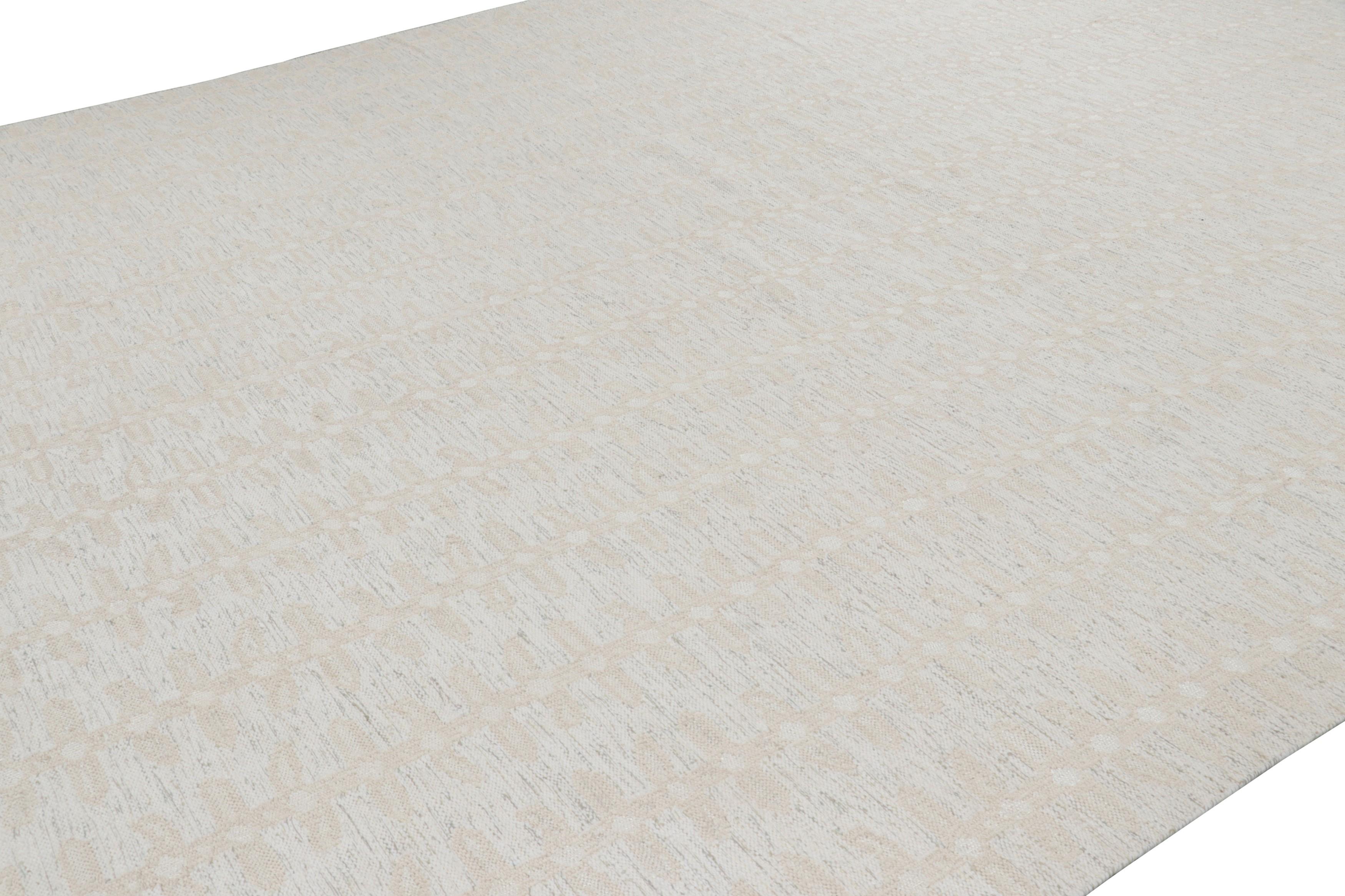 Realizzato in lana intrecciata a mano, questo tappeto oversize 13x19 è un'entusiasmante novità della collezione di tappeti scandinavi di Rug & Kilim: una rivisitazione contemporanea del minimalismo svedese e dei tappeti e tessuti vintage delle