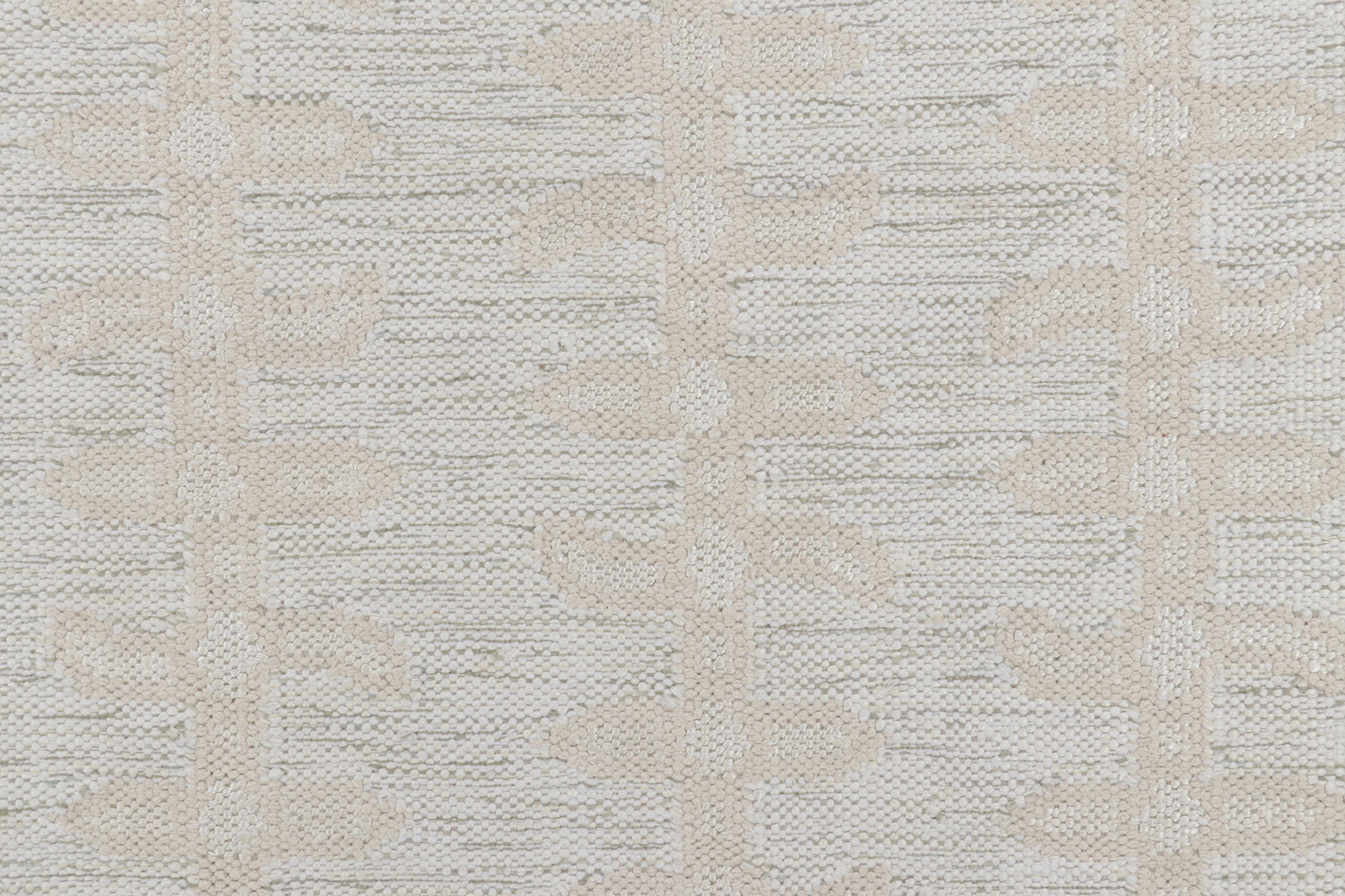 Rug & Kilim's übergroßer Teppich im skandinavischen Stil in Weiß mit floralen Mustern (Skandinavische Moderne) im Angebot