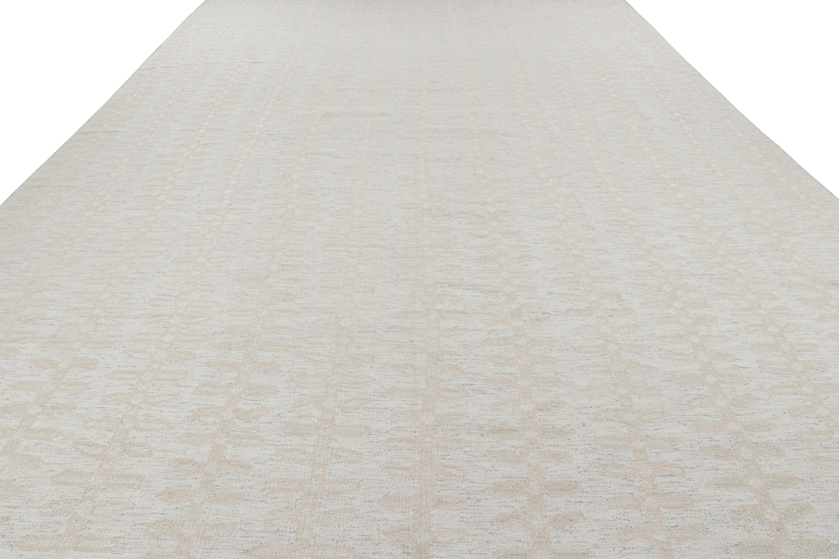 Alfombra sobredimensionada de estilo escandinavo en blanco con motivos florales de Rug & Kilim Indio en venta