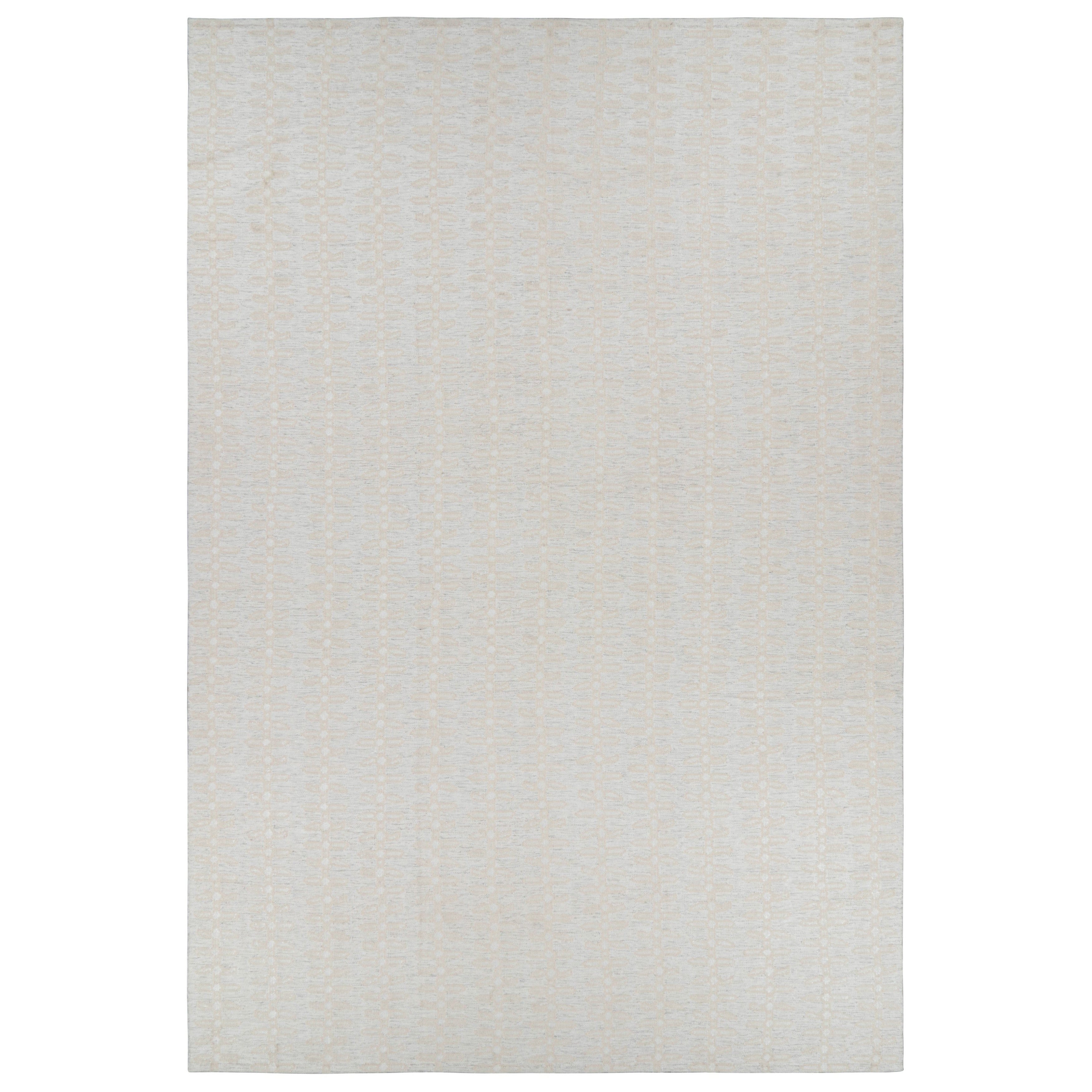 Rug
Kilim è un tappeto oversize in stile scandinavo, di colore bianco e con motivi floreali.