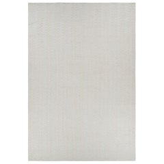 Rug
Kilim è un tappeto oversize in stile scandinavo, di colore bianco e con motivi floreali.