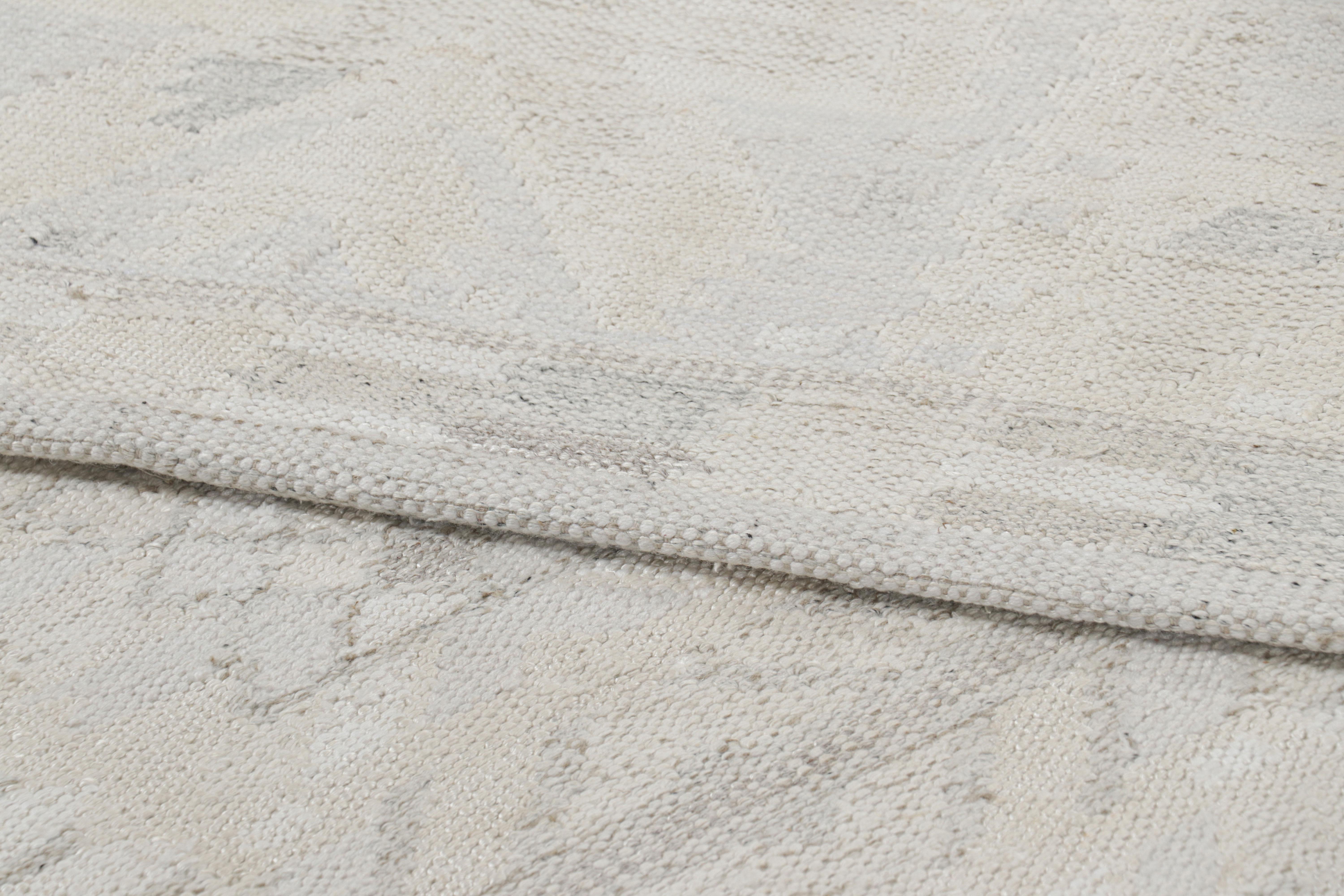 Rug & Kilim's übergroßer Teppich im skandinavischen Stil, weißes und graues geometrisches Muster (Wolle) im Angebot