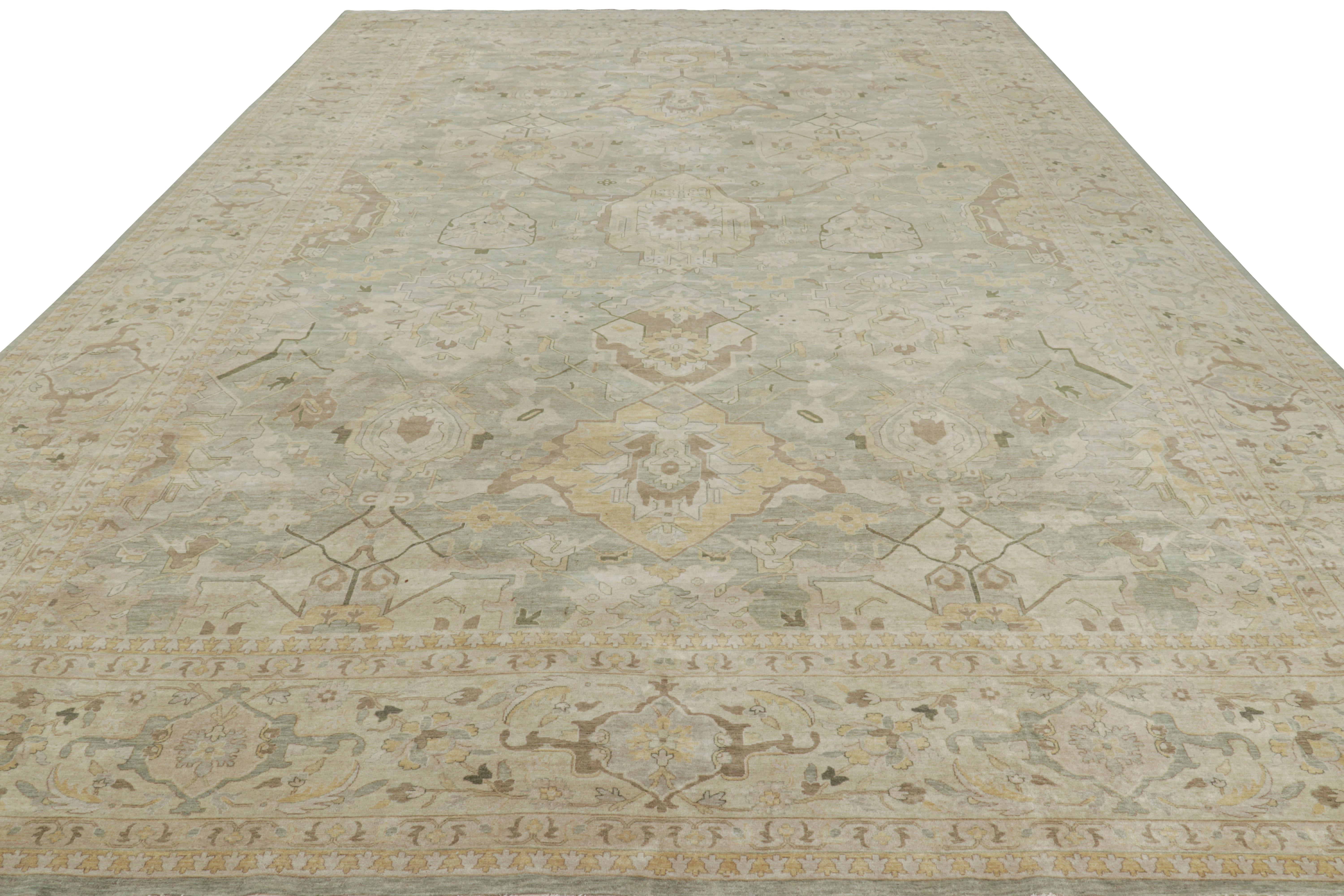Noué à la main Rug & Kilim's Oversized Shield Rug in Pale Green with Floral Medallions (Tapis de bouclier surdimensionné en vert pâle avec des médaillons floraux) en vente