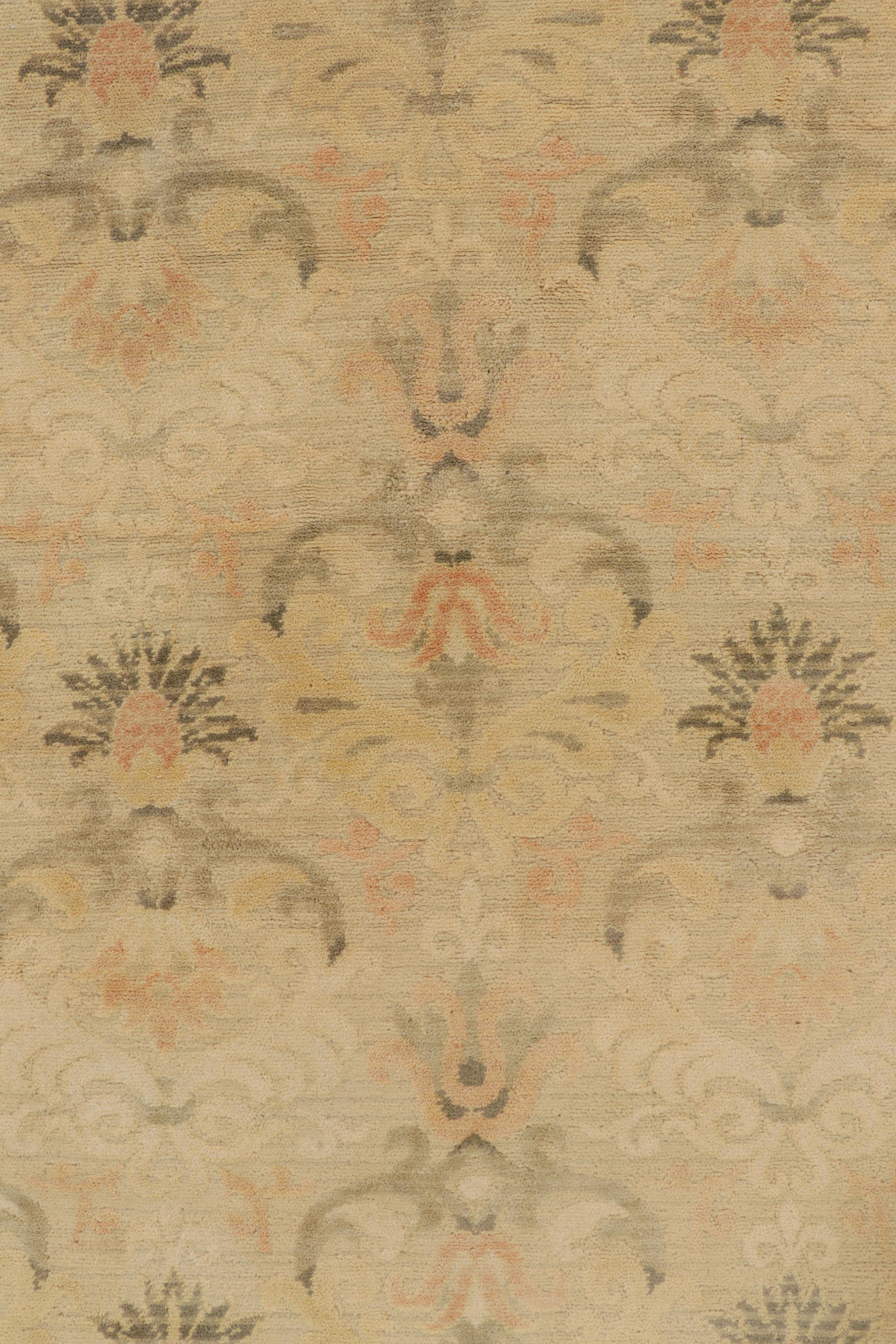 Nepalese Rug & Kilim è un tappeto sovradimensionato in stile Arts & Crafts spagnolo con motivi floreali in vendita