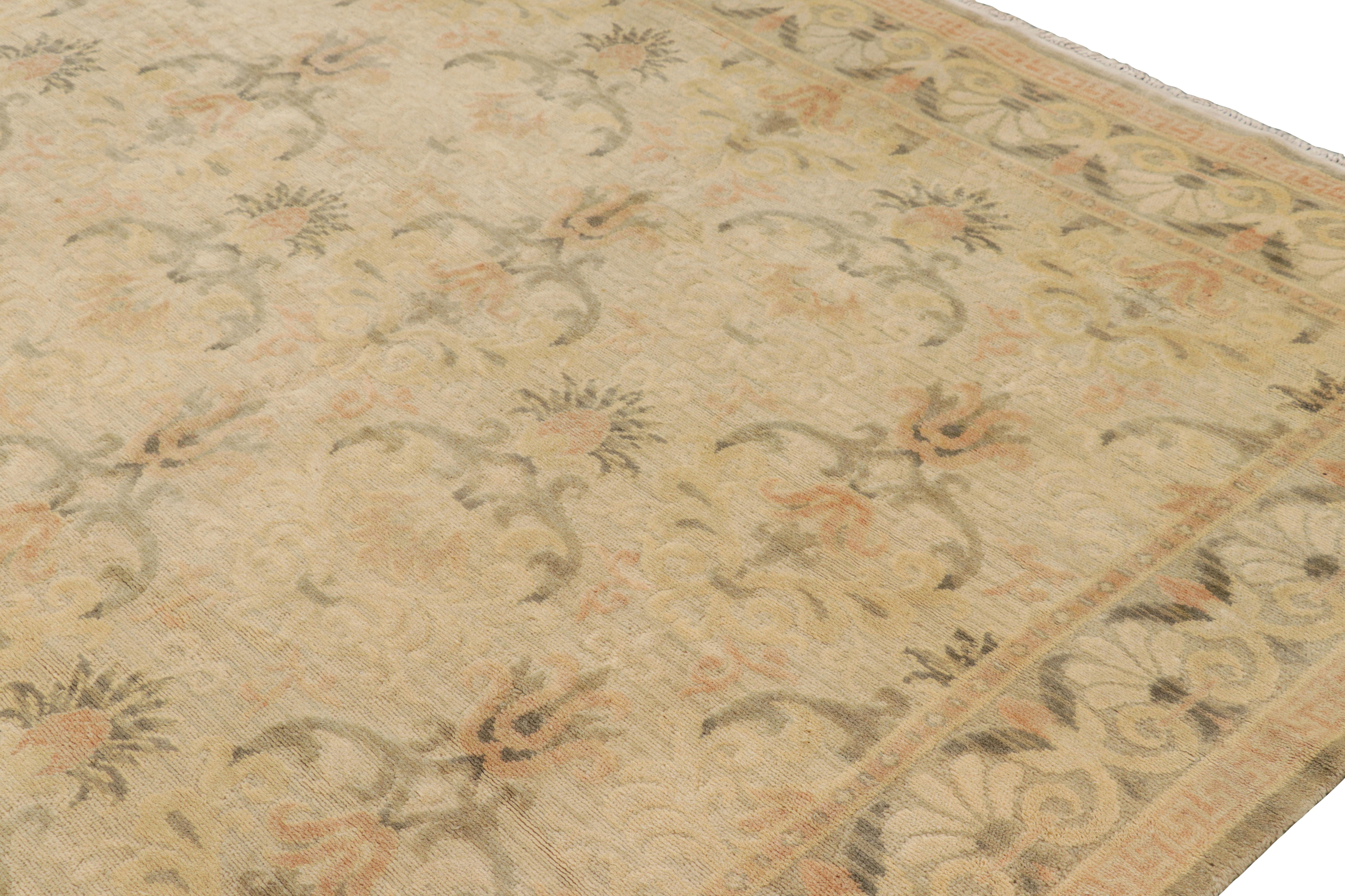 XXI secolo e contemporaneo Rug & Kilim è un tappeto sovradimensionato in stile Arts & Crafts spagnolo con motivi floreali in vendita
