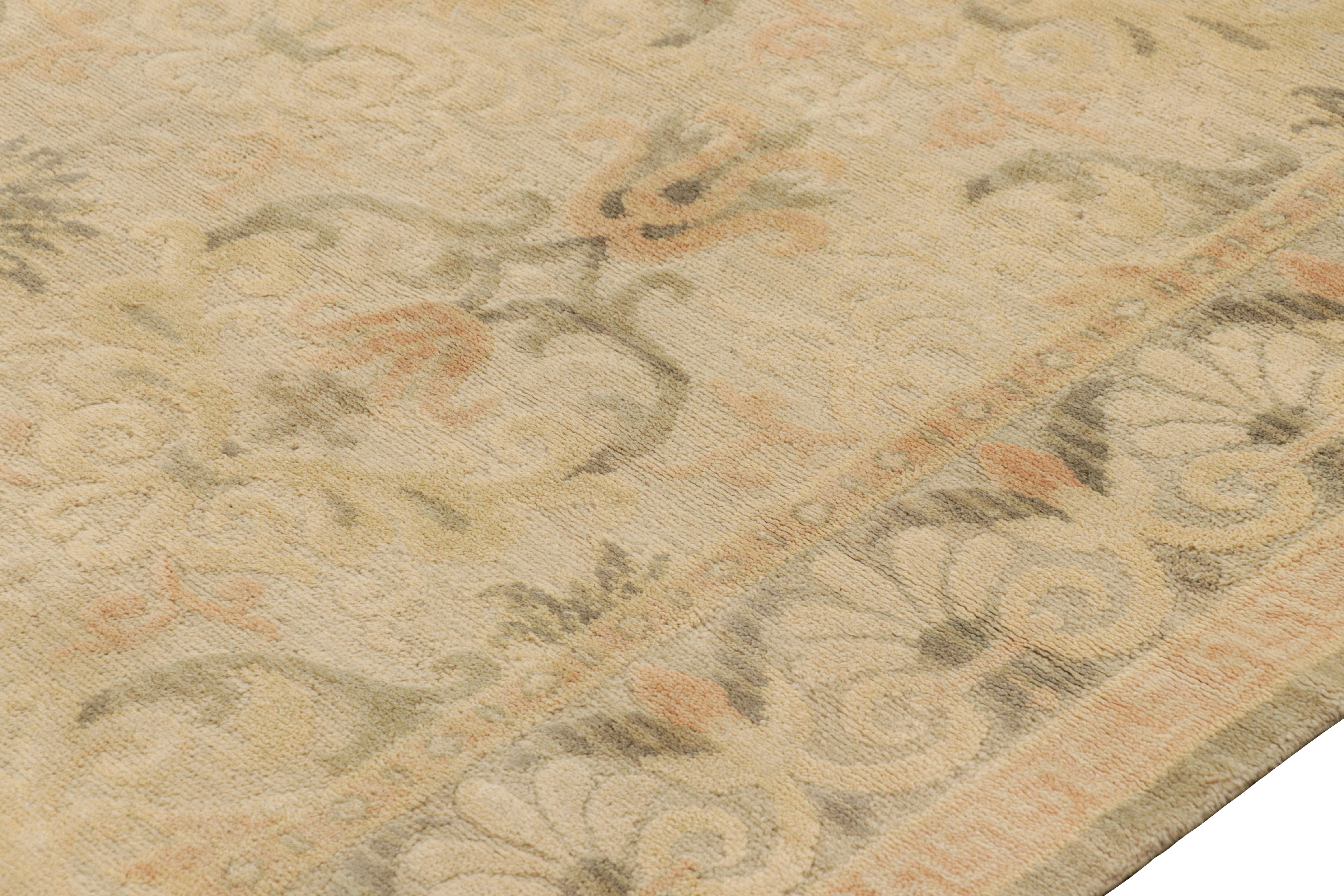 Lana Rug & Kilim è un tappeto sovradimensionato in stile Arts & Crafts spagnolo con motivi floreali in vendita