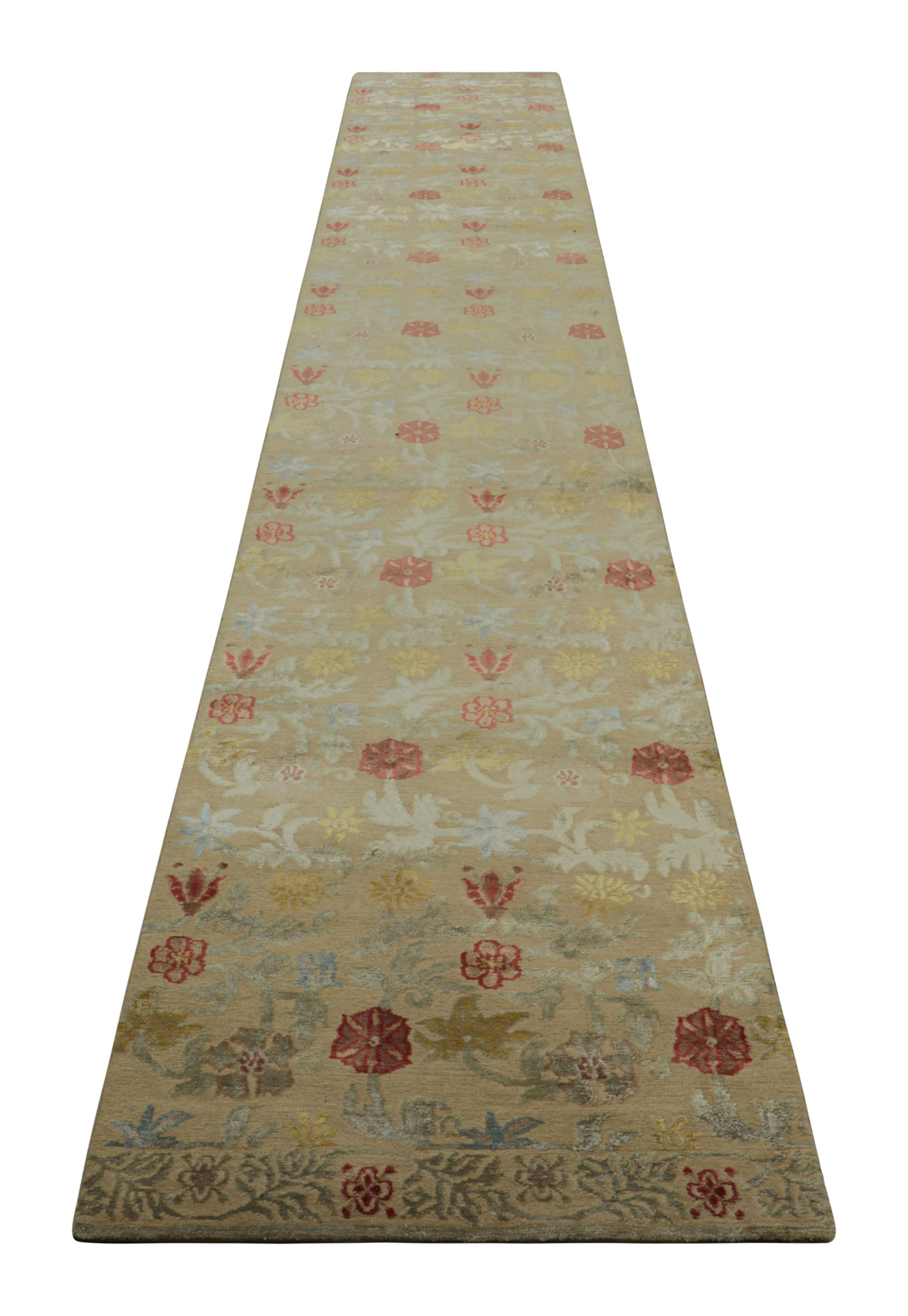 Noué à la main Rug & Kilim's Overized Spanish Style Runner Rug with Floral Patterns Bilbao (Tapis de course espagnol surdimensionné à motifs floraux) en vente