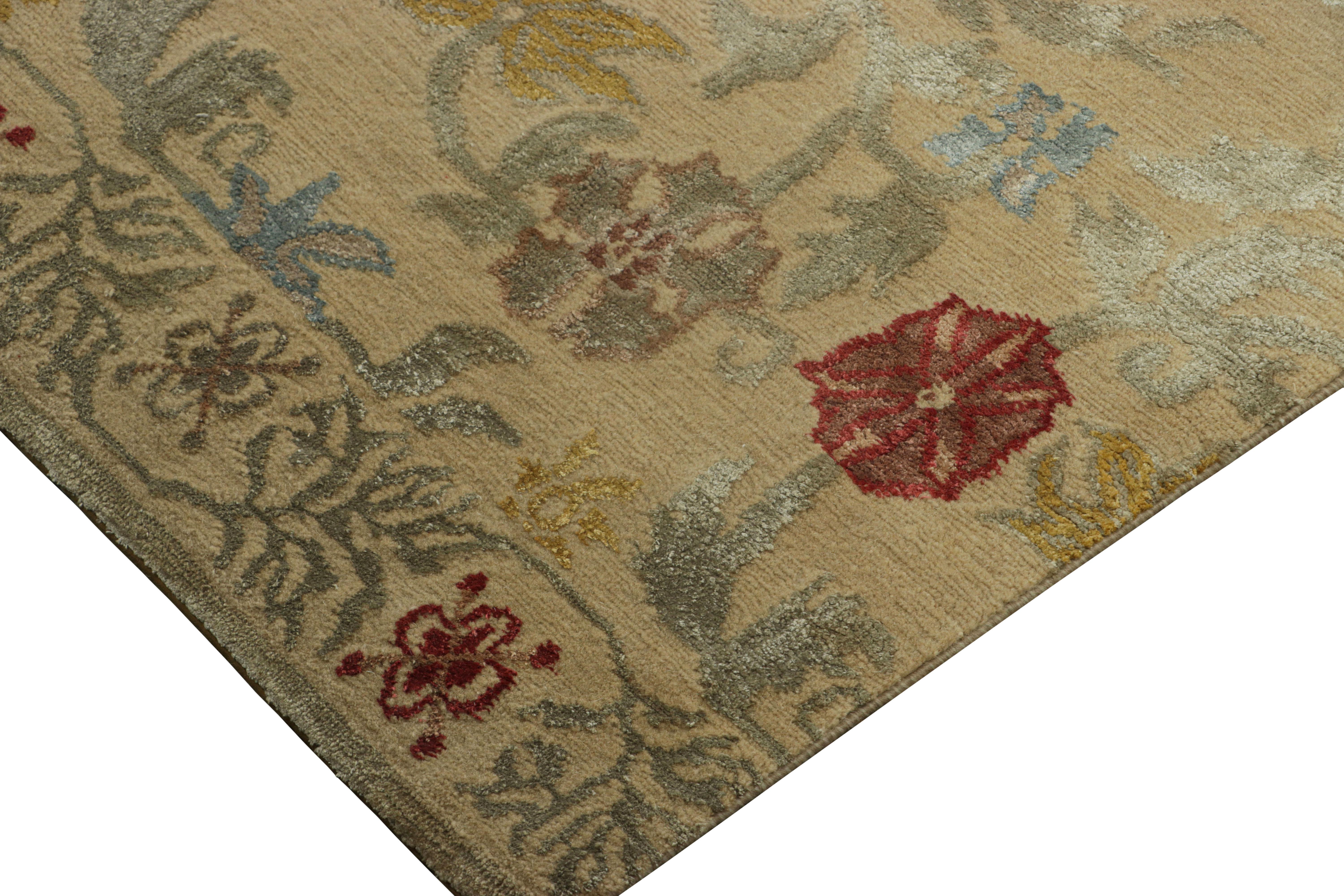 Rug & Kilim's Overized Spanish Style Runner Rug with Floral Patterns Bilbao (Tapis de course espagnol surdimensionné à motifs floraux) Neuf - En vente à Long Island City, NY
