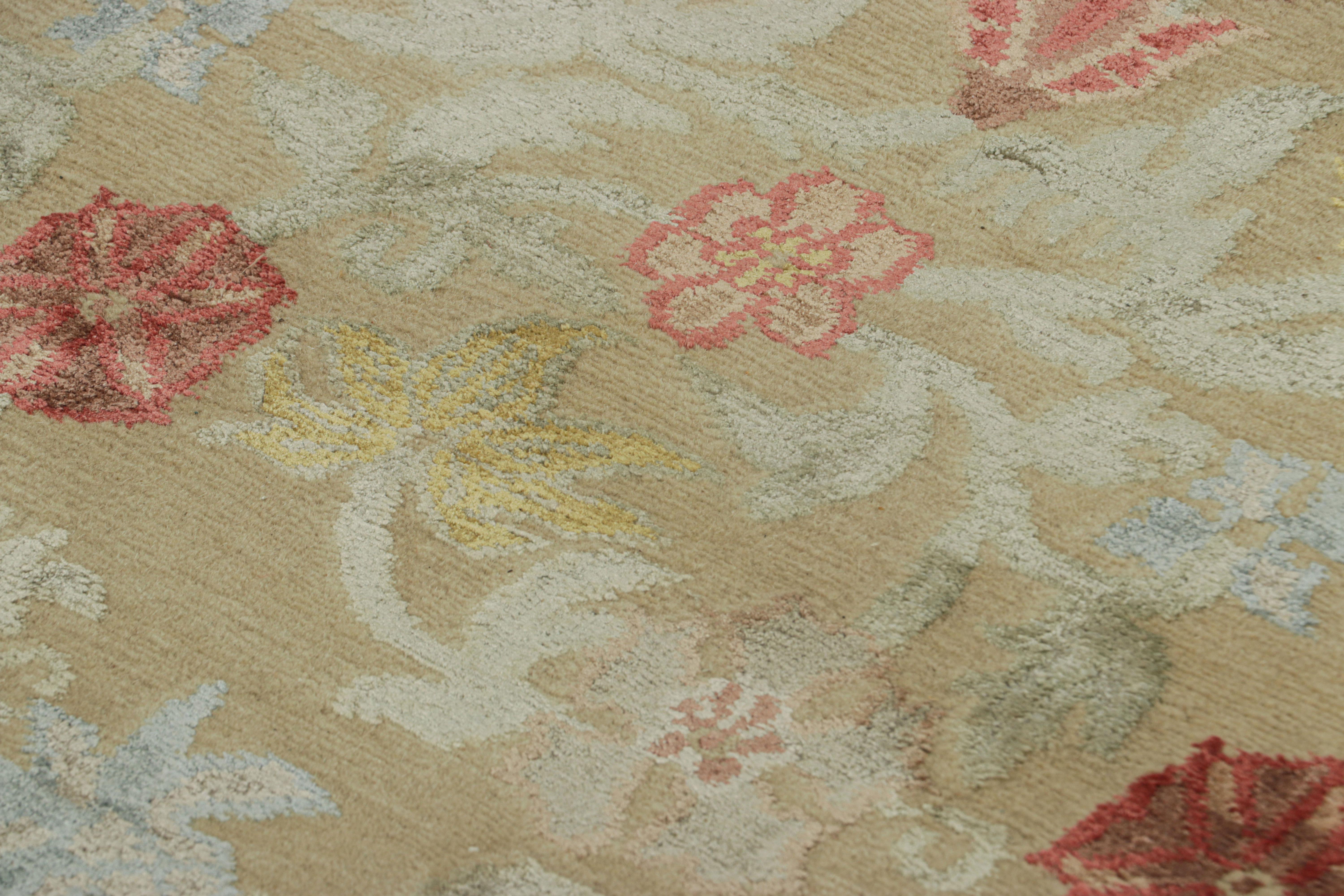 XXIe siècle et contemporain Rug & Kilim's Overized Spanish Style Runner Rug with Floral Patterns Bilbao (Tapis de course espagnol surdimensionné à motifs floraux) en vente