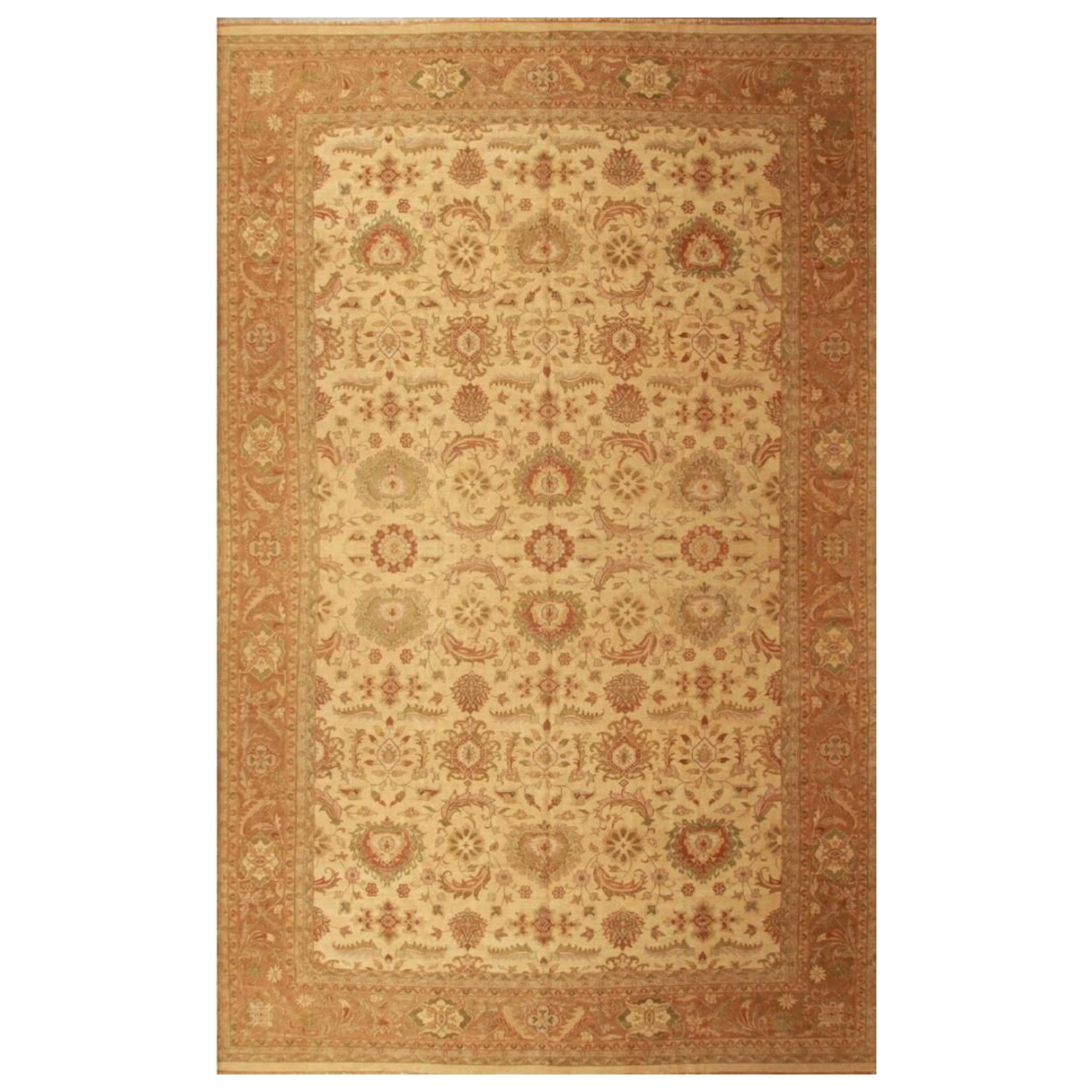 Rug & Kilims übergroßer Sultanabad-Teppich in Gold mit Blumenmustern im Angebot