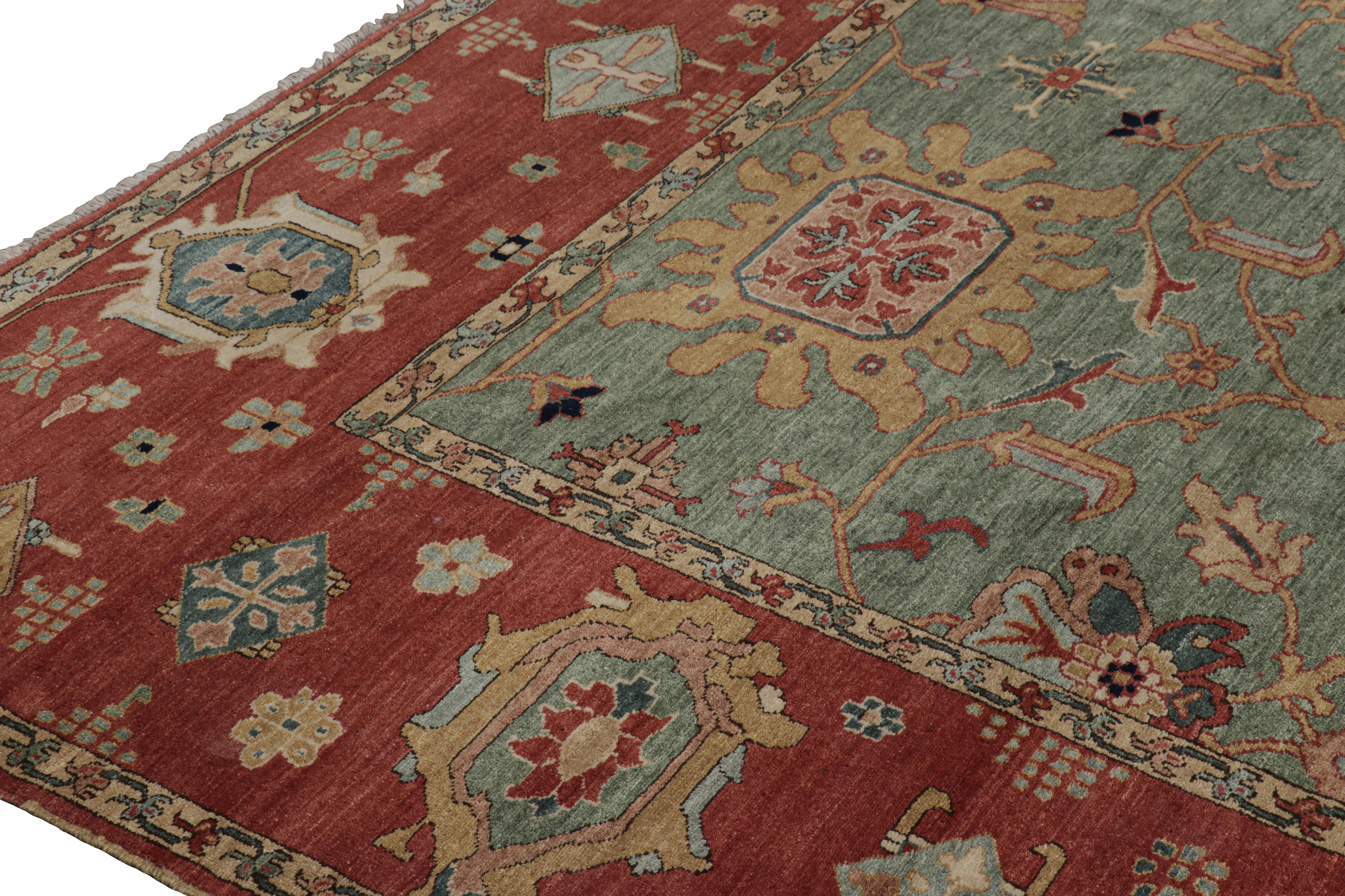 Egizio Rug & Kilim è un tappeto oversize in stile Sultanabad Rug in verde acqua con motivi floreali in vendita