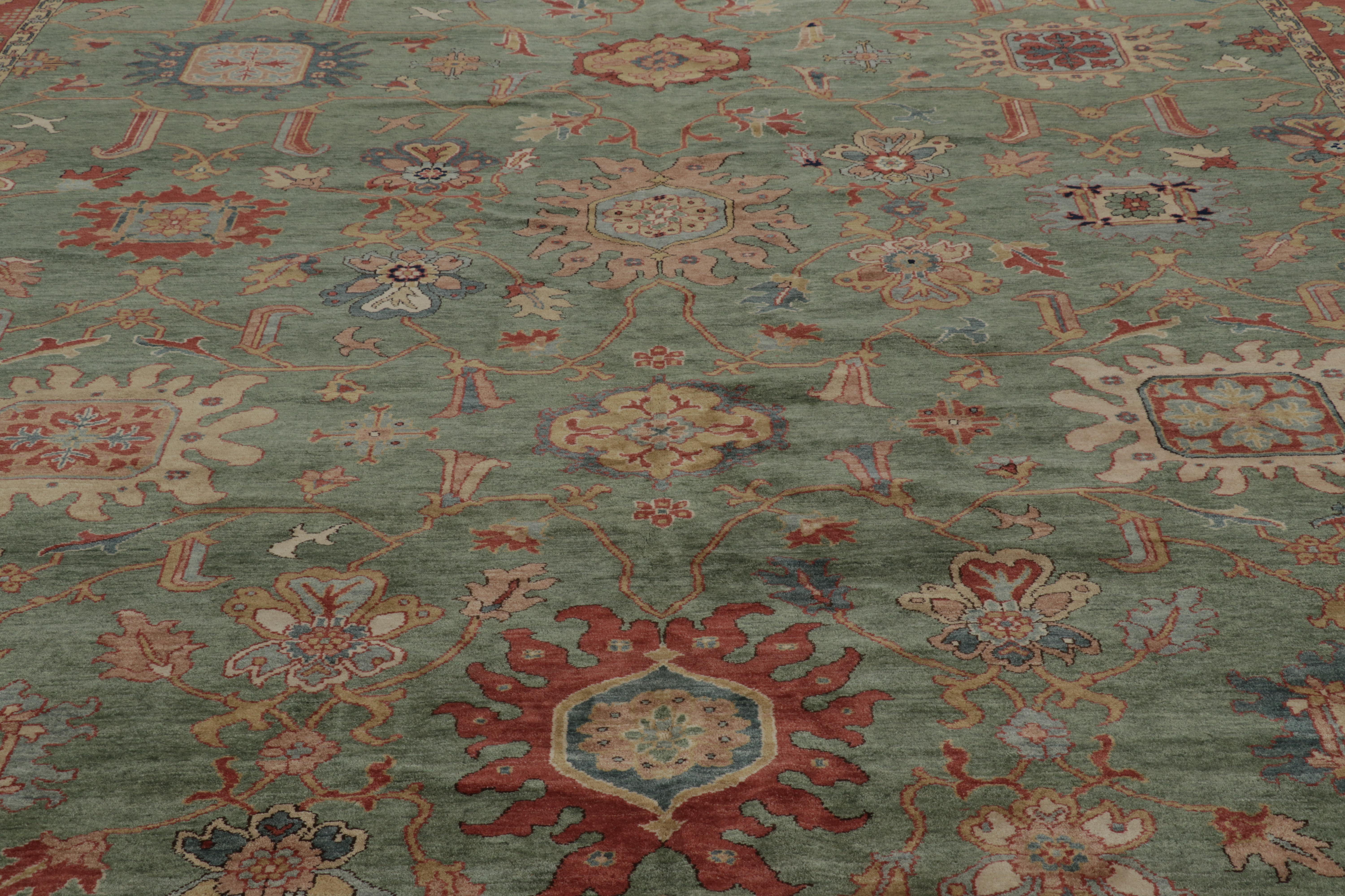 Egizio Rug & Kilim è un tappeto oversize in stile Sultanabad Rug in verde acqua con motivi floreali in vendita