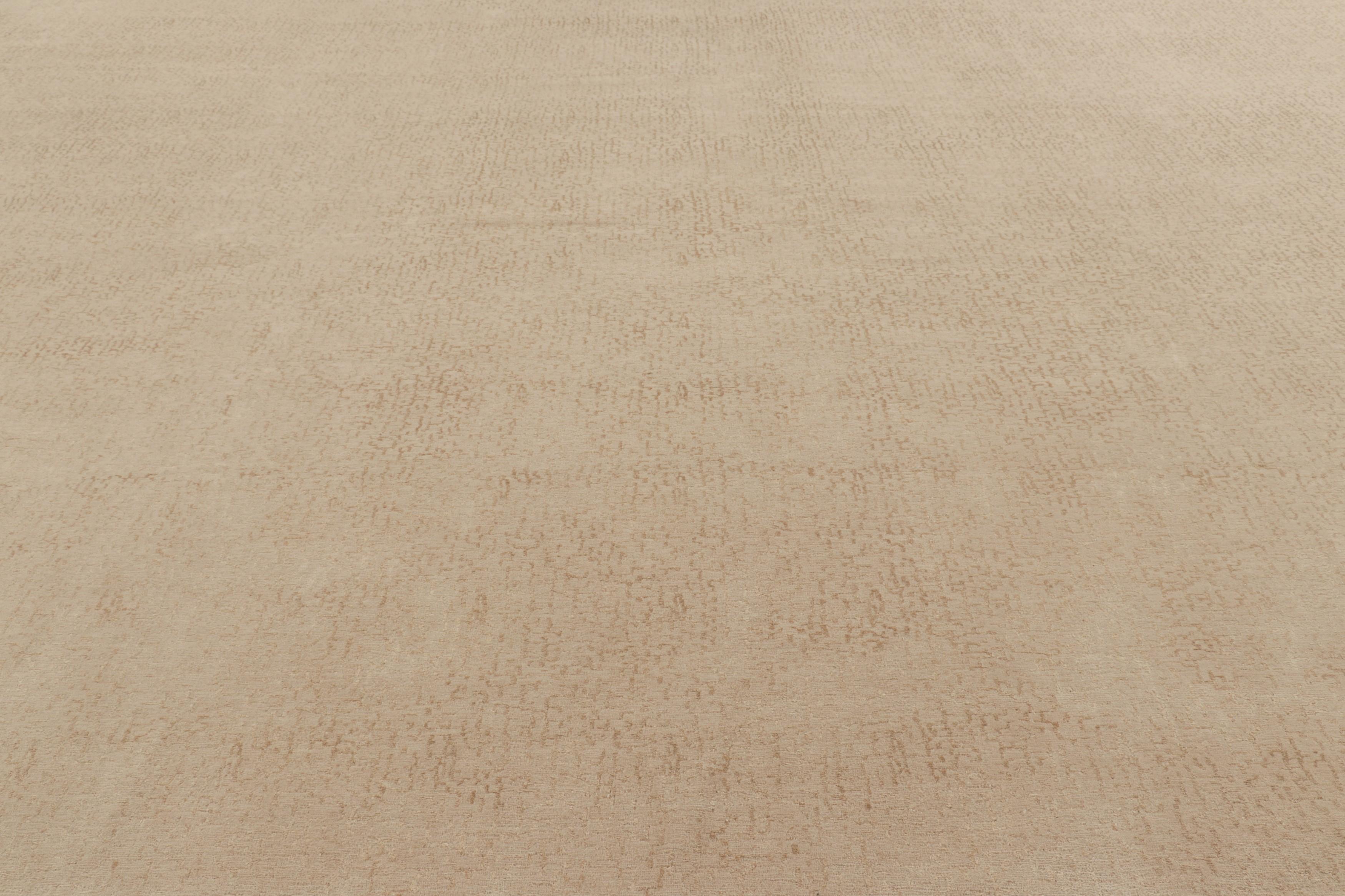 Fabriqué en laine et soie nouées à la main, ce tapis contemporain surdimensionné 13x20 est un modèle personnalisé de la collection de tapis Textural de Rug & Kilim - un exemple de l'une de nos plus luxueuses qualités de velours népalais, et un choix