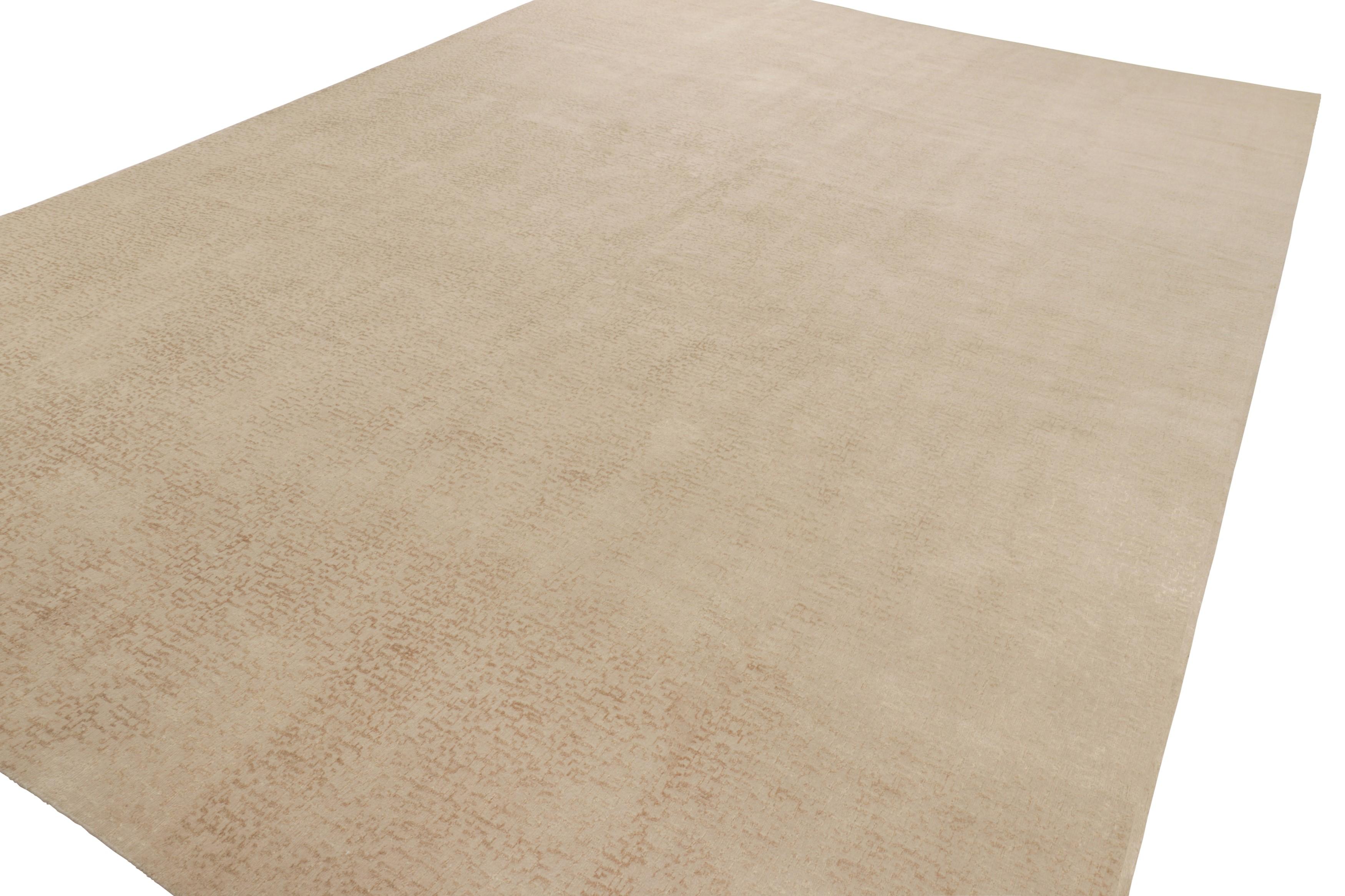 Népalais Rug & Kilim's Oversized Textural Custom Rug Design, Solid Beige and Cream Striae (tapis à rayures beige et crème) en vente