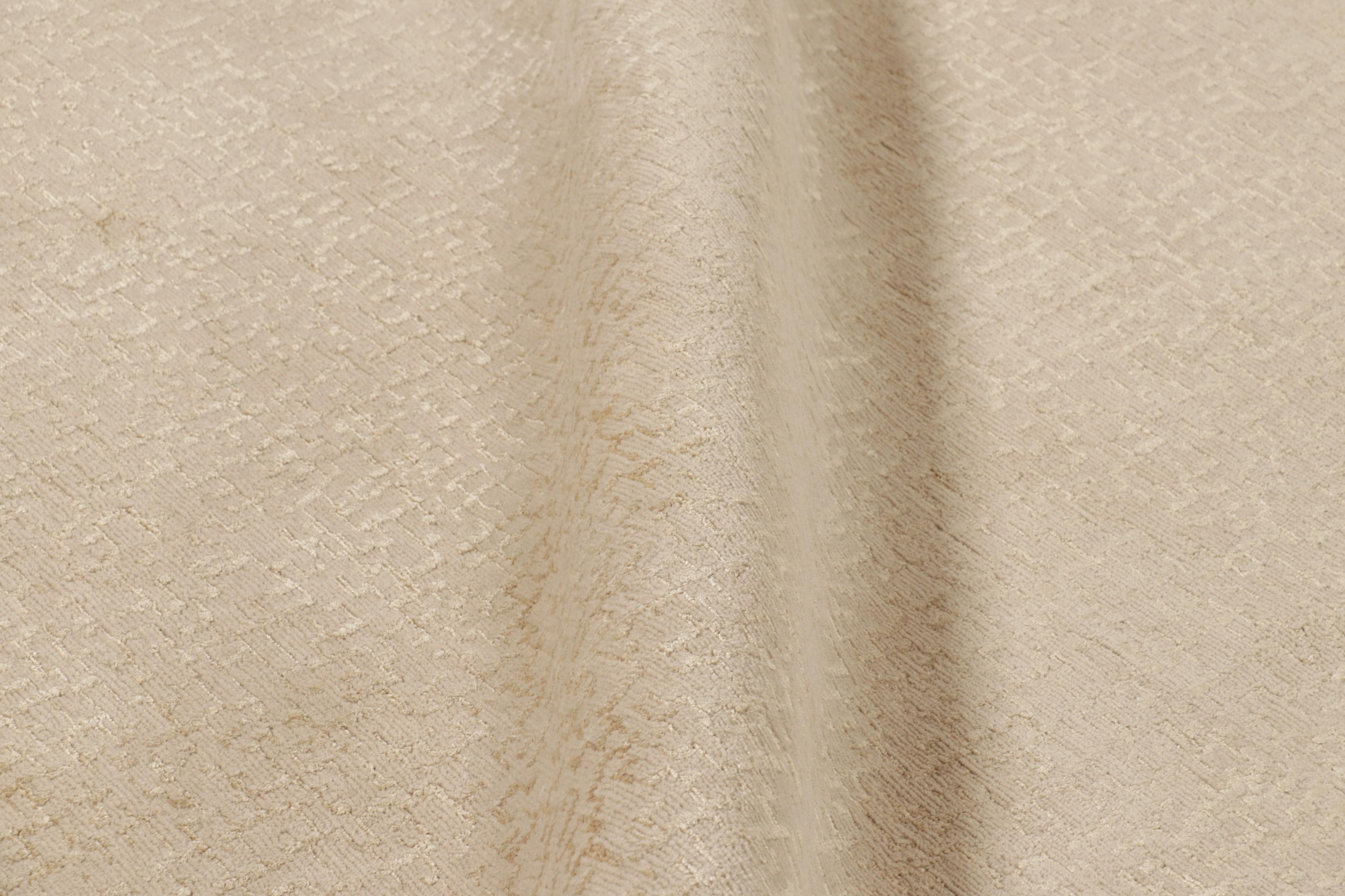 Laine Rug & Kilim's Oversized Textural Custom Rug Design, Solid Beige and Cream Striae (tapis à rayures beige et crème) en vente