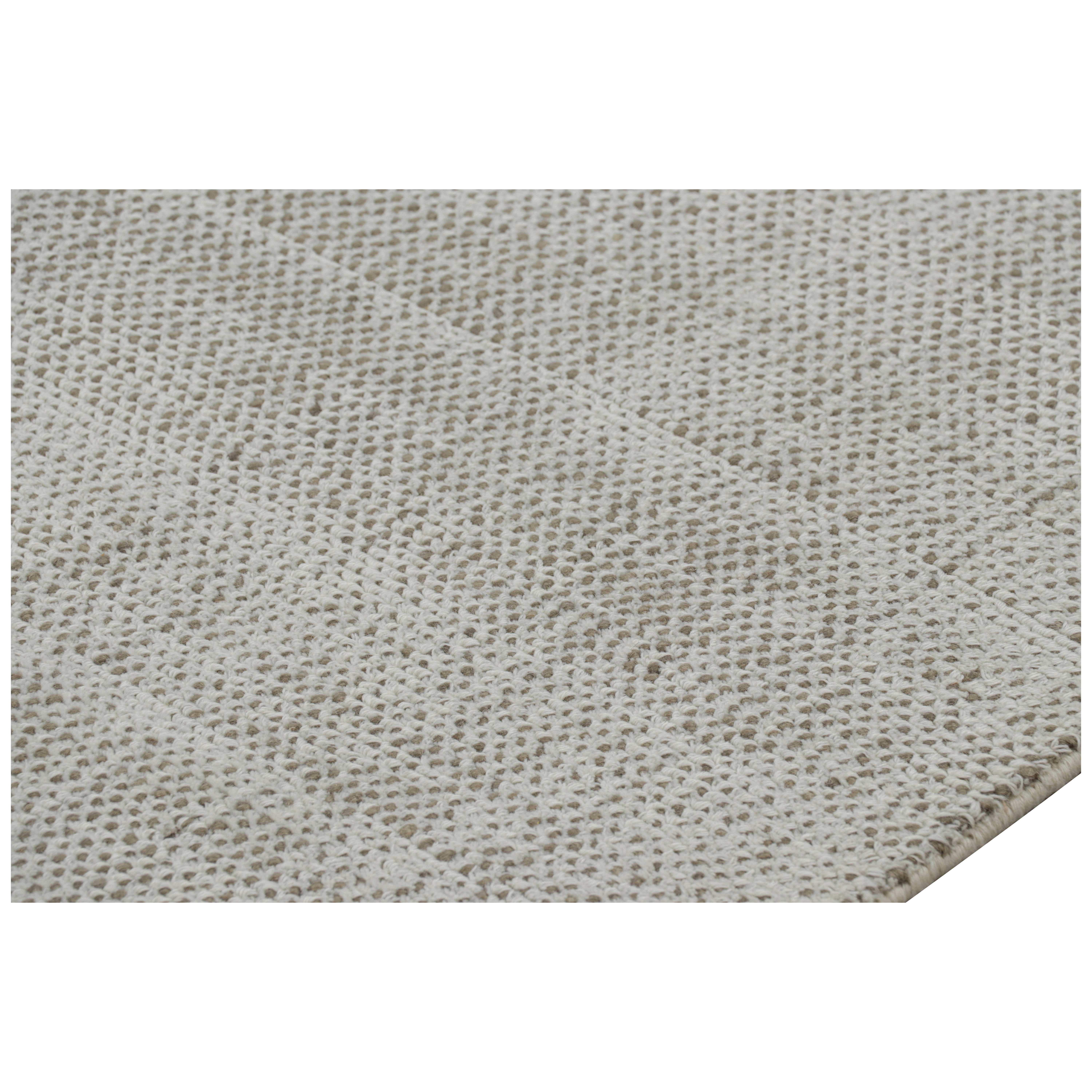 Questo tappeto in lana 13x19 annodato a mano è una nuova e audace aggiunta alla Rug & Kilim's Textural Collection e rappresenta una serie di tappeti contemporanei realizzati da uno dei più talentuosi atelier e designer persiani oggi in attività.