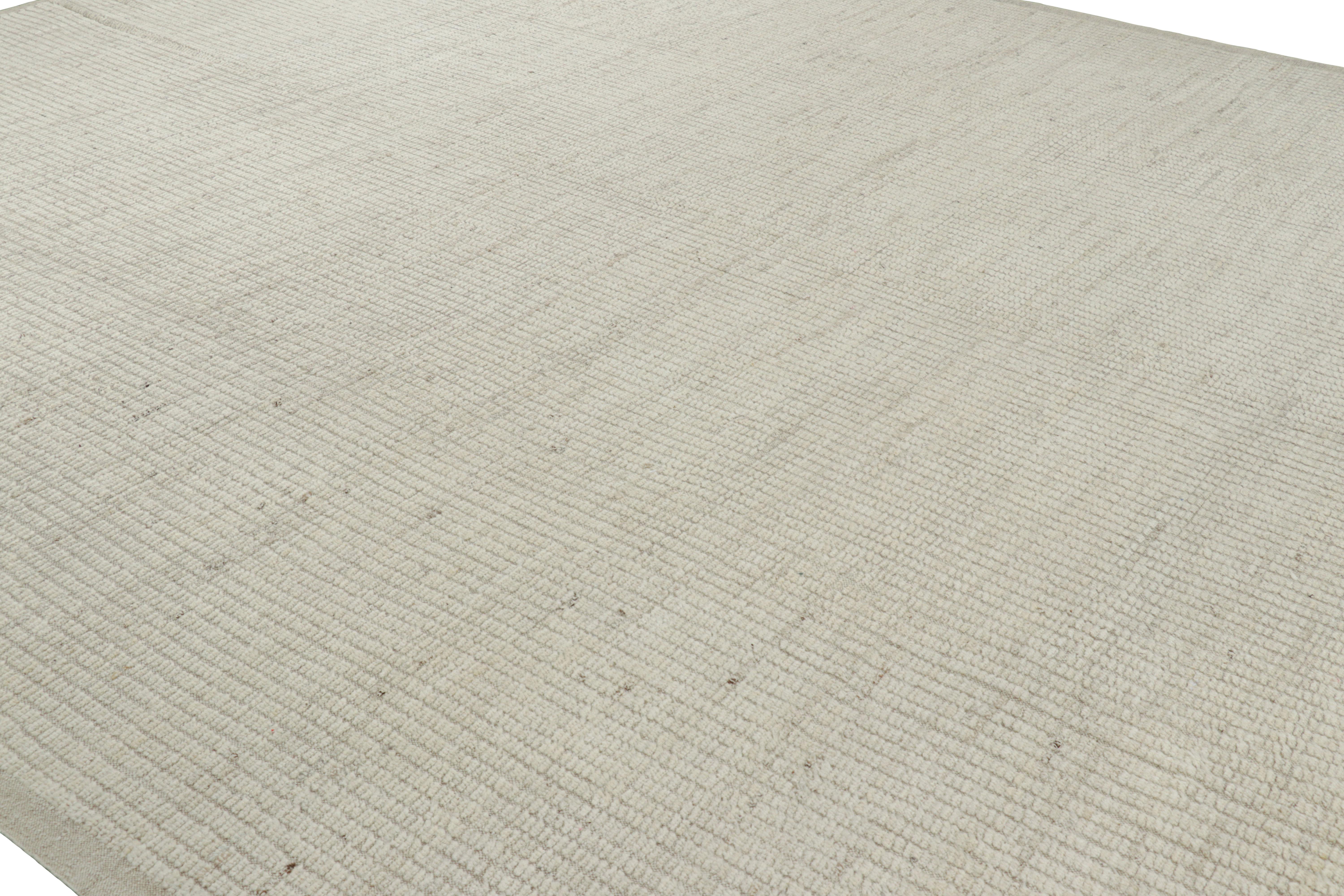 Dieser aus Afghanistan stammende, handgeknüpfte Wollteppich im Format 14x16 ist eine kühne Neuheit in der Textural Collection'S von Rug & Kilim. 

Über das Design: 

Dieses Stück hat eine boucleartige Textur mit einem monochromen Feld aus