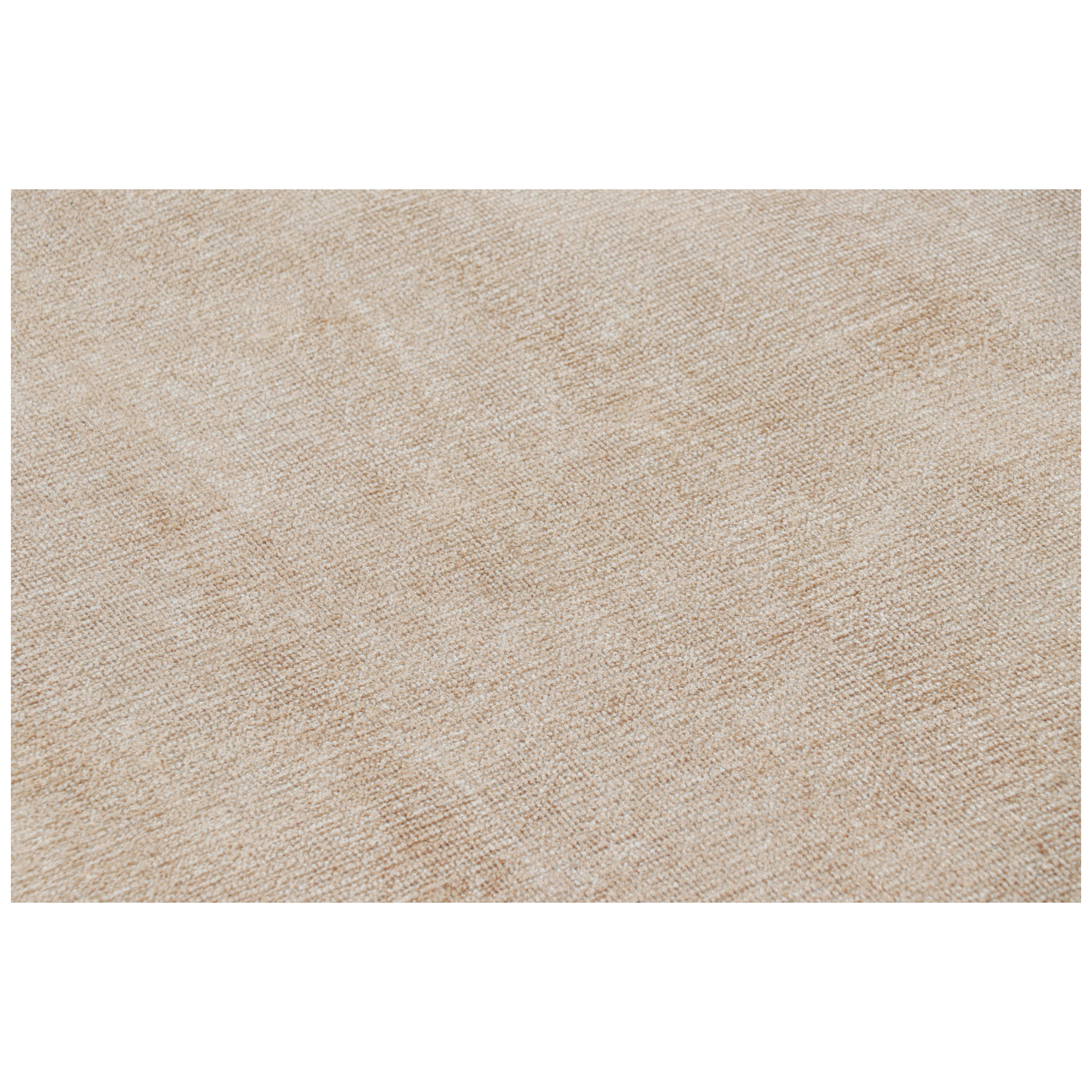 Questo tappeto 14x20 in seta annodato a mano è una novità audace della Rug & Kilim's Textural Collection e rappresenta una serie di tappeti contemporanei realizzati da uno degli atelier e dei designer persiani più talentuosi dell'artigianato