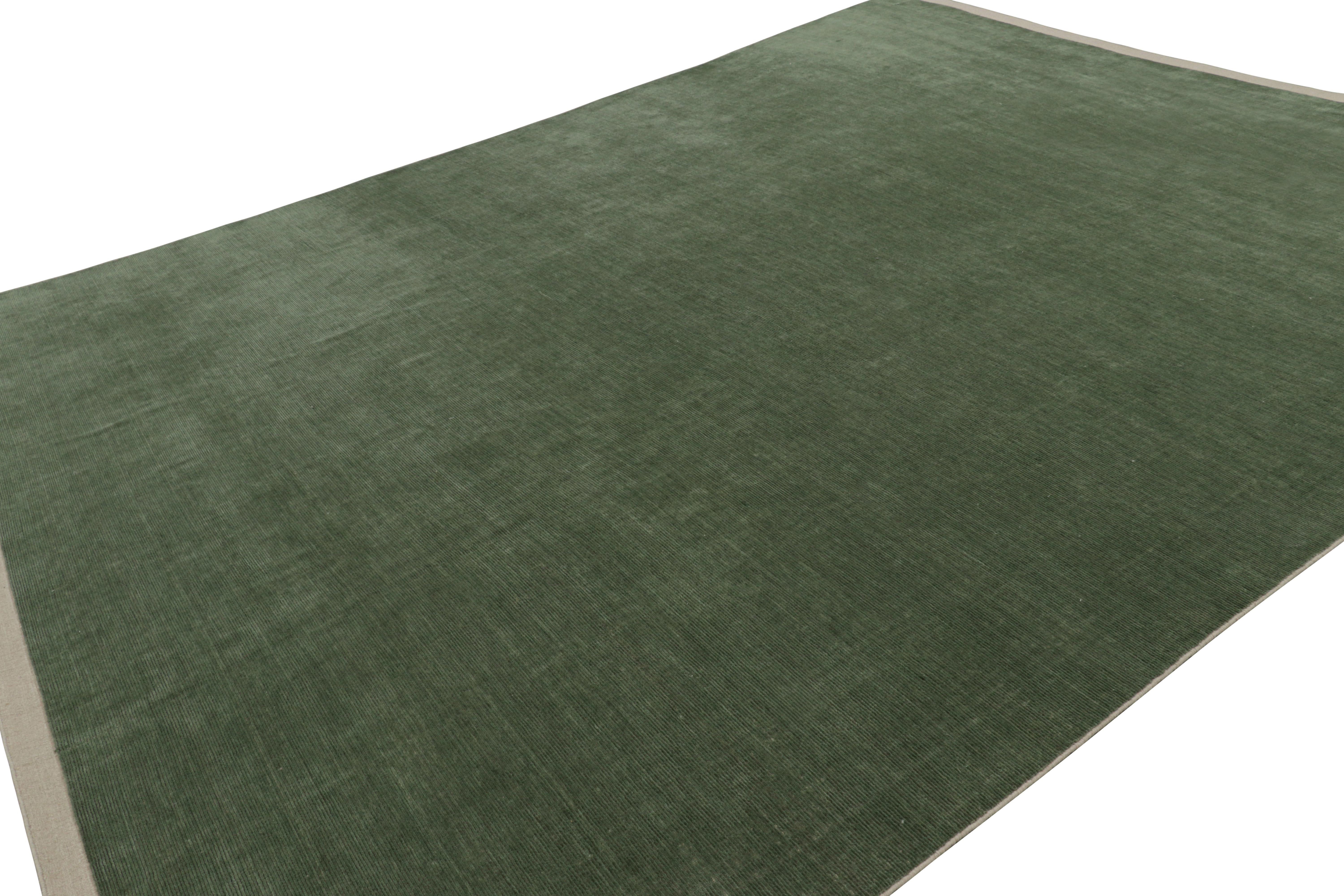 Rug & Kilim's übergroßer Strukturteppich in waldgrünen Tönen und Streifen (Handgeknüpft) im Angebot