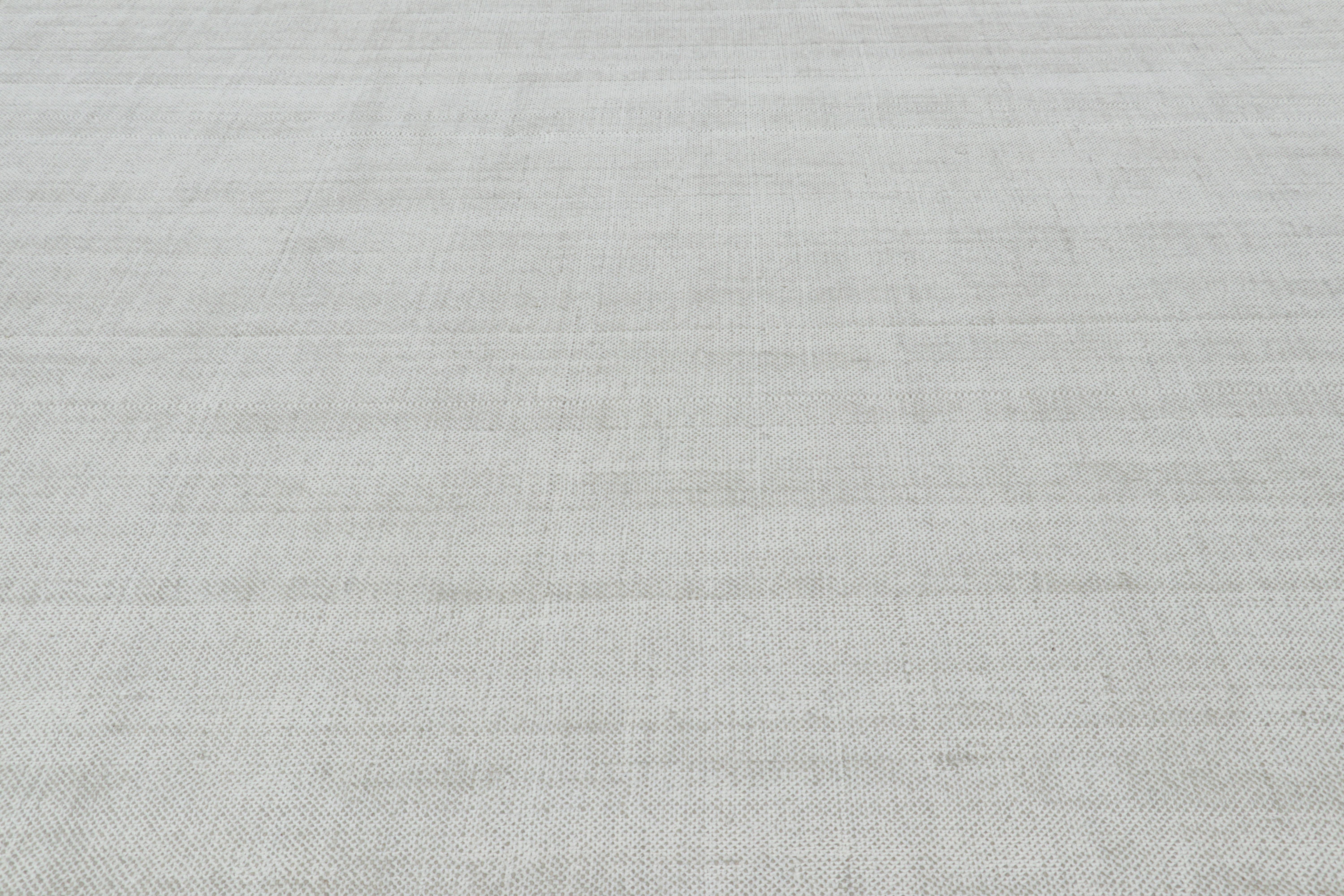 Rug & Kilim's übergroßer Strukturteppich in Grau- und Weiß-Tönen & Streifen (Moderne) im Angebot