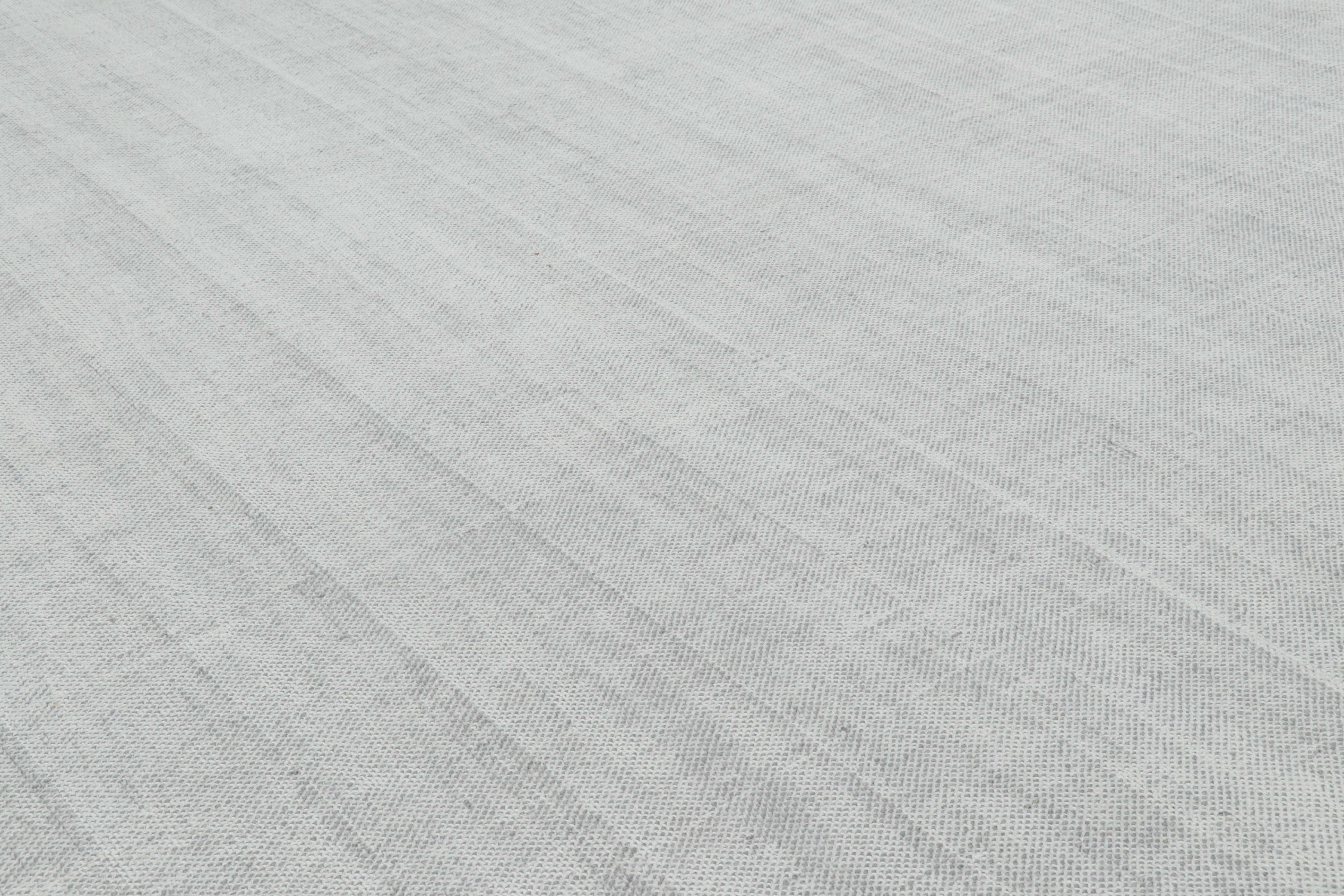 Questo tappeto in lana 11x15 annodato a mano è un'audace novità della Rug & Kilim's Textural Collection e rappresenta una serie di tappeti contemporanei realizzati da uno dei più talentuosi atelier e designer persiani oggi in attività.

Sul design: