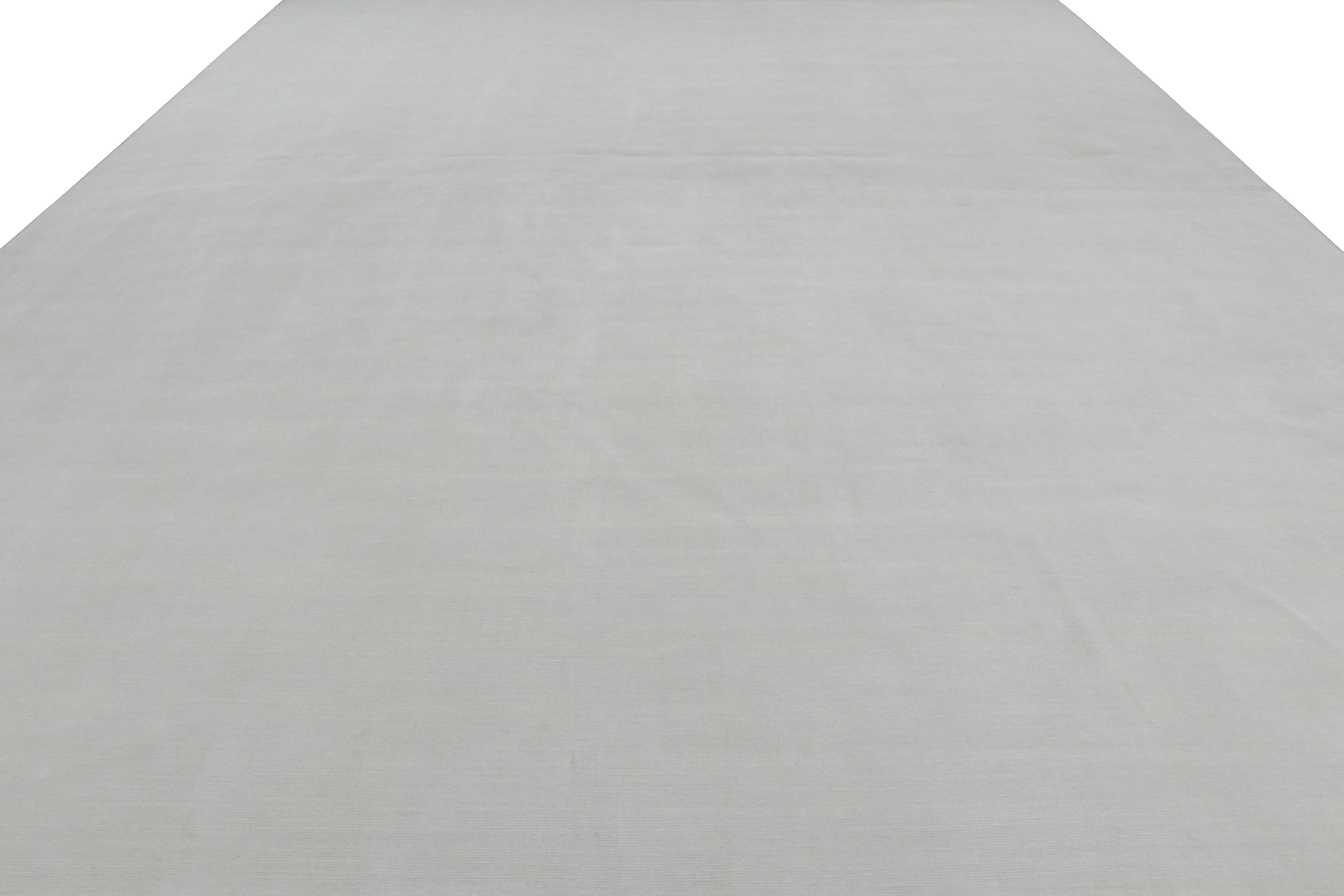 Rug & Kilim's übergroßer Strukturteppich in hellgrauen Tönen & Streifen (Indisch) im Angebot