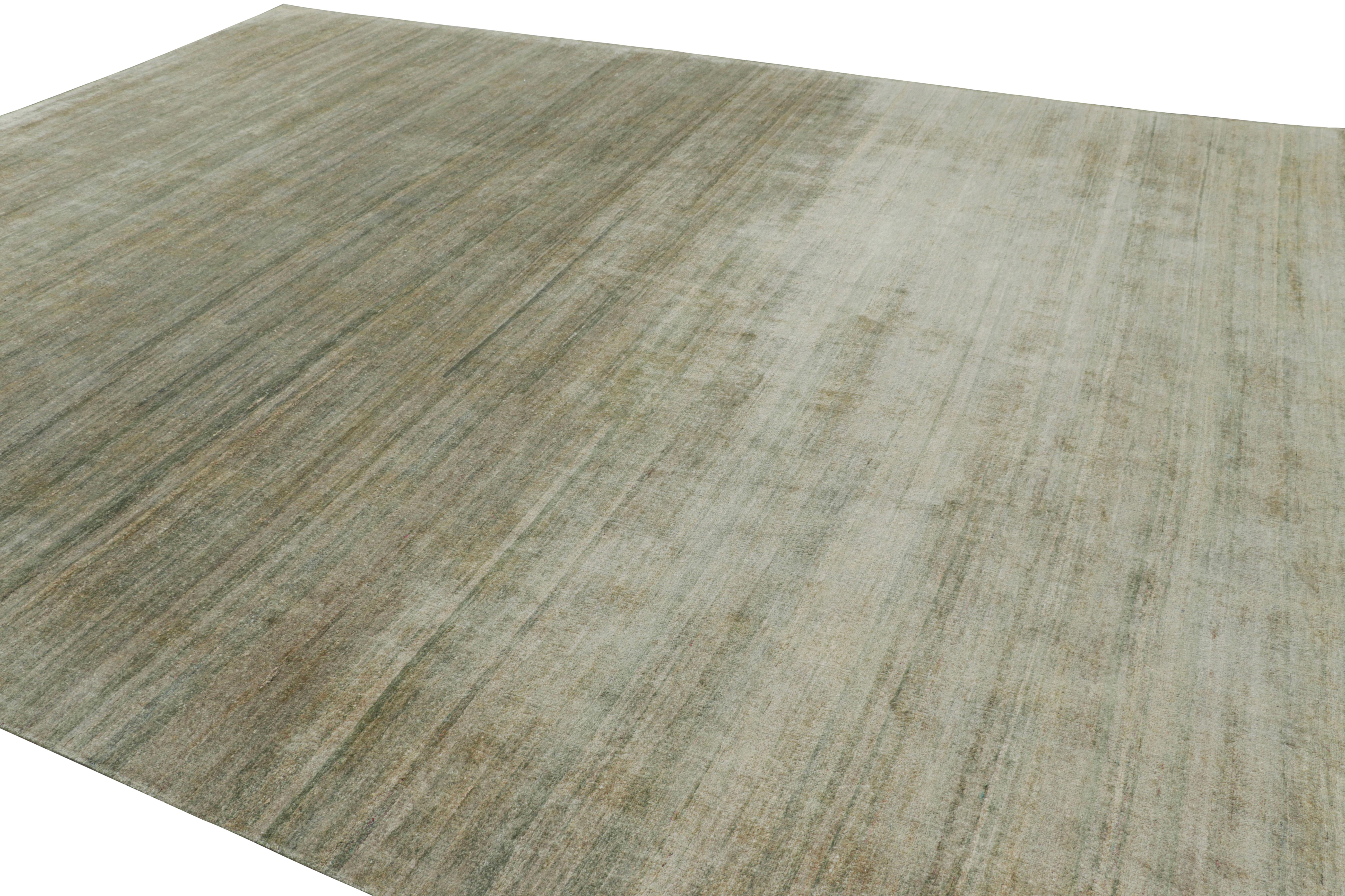 Rug & Kilim's überdimensionaler Strukturteppich in hellen Grüntönen und Streifen (Handgeknüpft) im Angebot