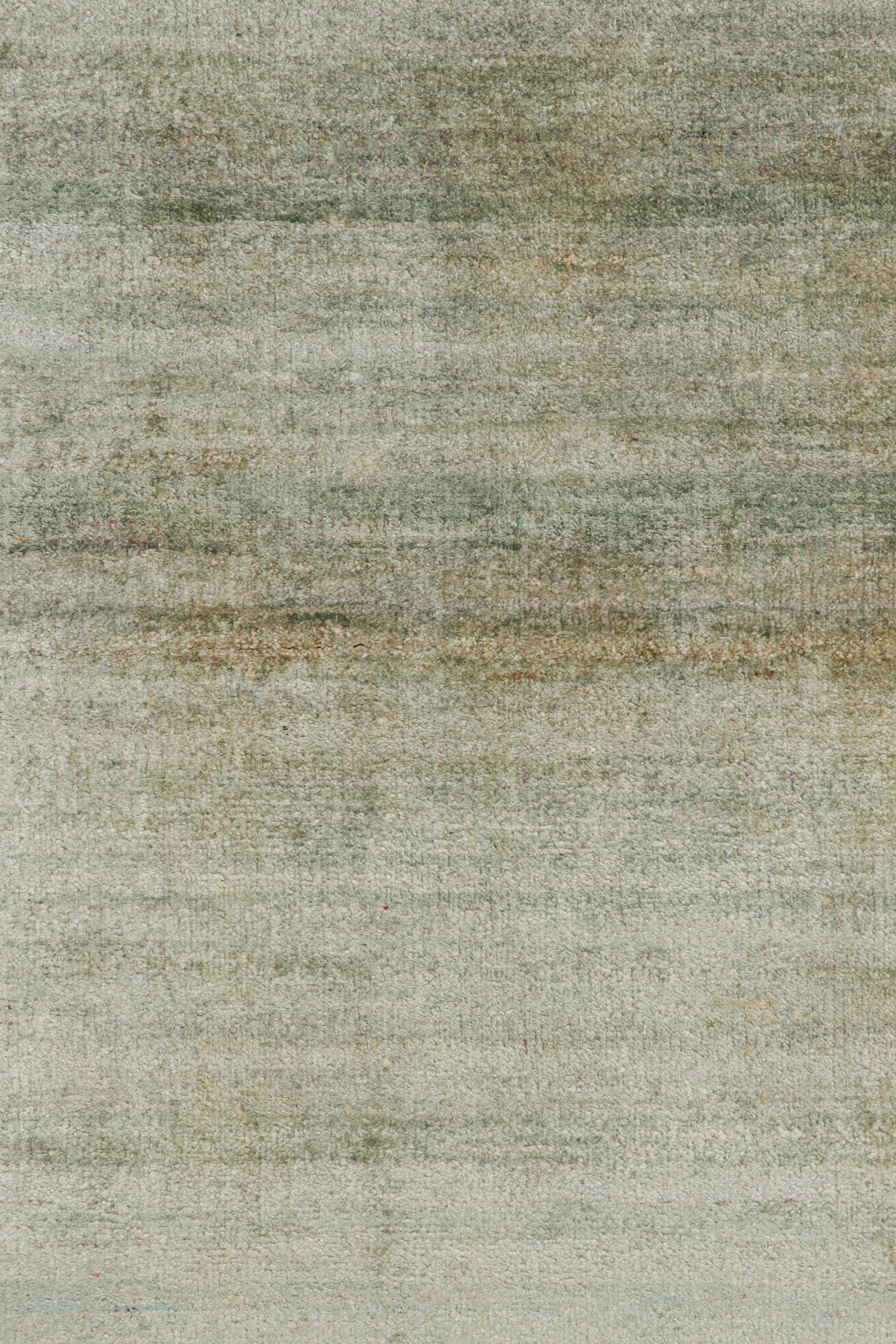 Rug & Kilim's überdimensionaler Strukturteppich in hellen Grüntönen und Streifen im Zustand „Neu“ im Angebot in Long Island City, NY