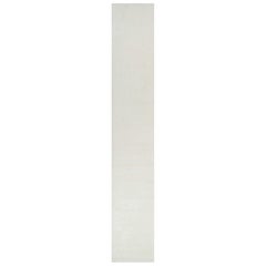 Tapis texturé surdimensionné de Rug & Kilim dans des tons simples et unis de crème et de blanc