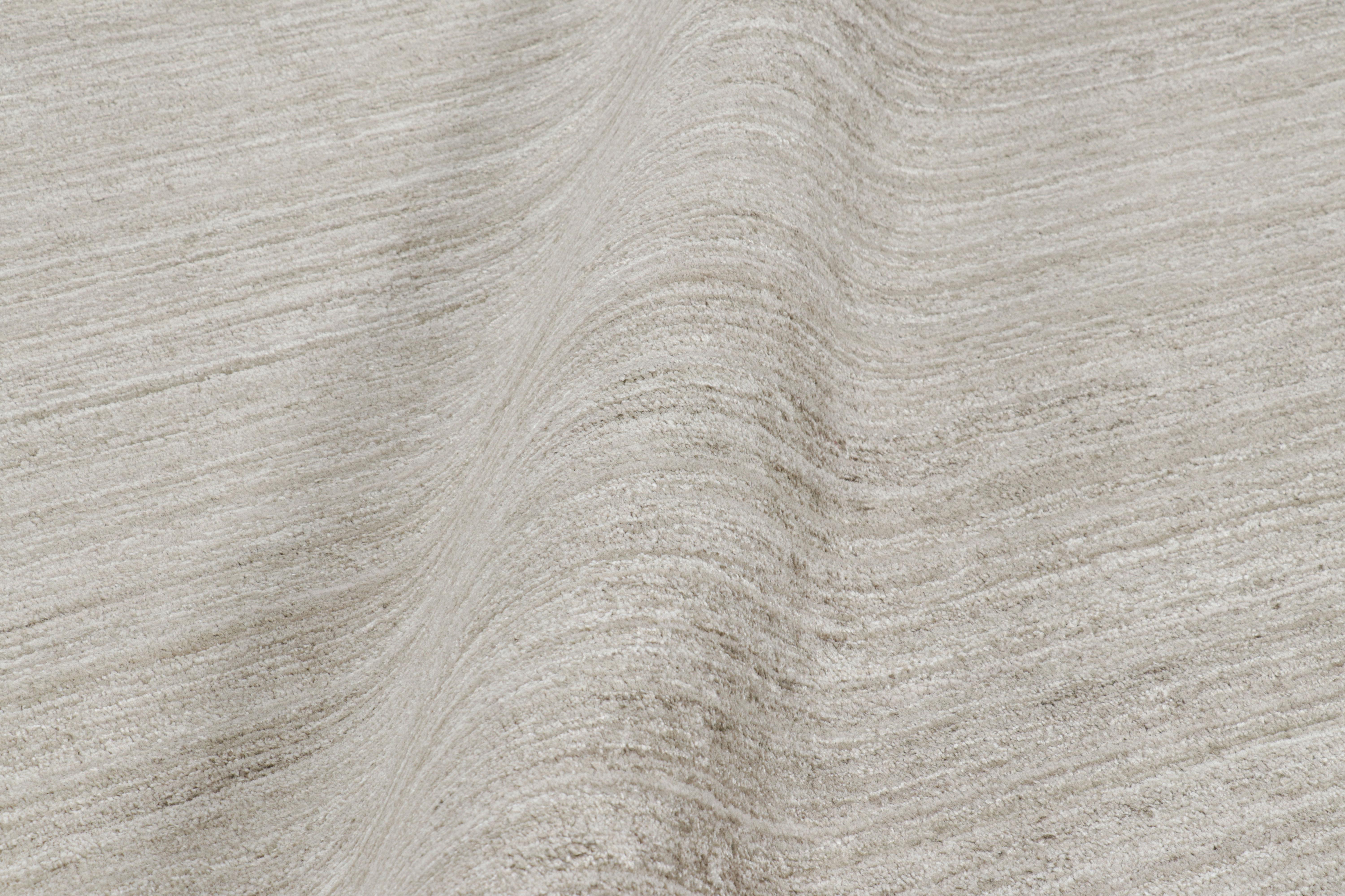 Indien Tapis texturé surdimensionné de Rug & Kilim dans les tons beige et taupe Striae en vente