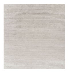 Tapis texturé surdimensionné de Rug & Kilim dans des tons unis de taupe et de blanc et des rayures