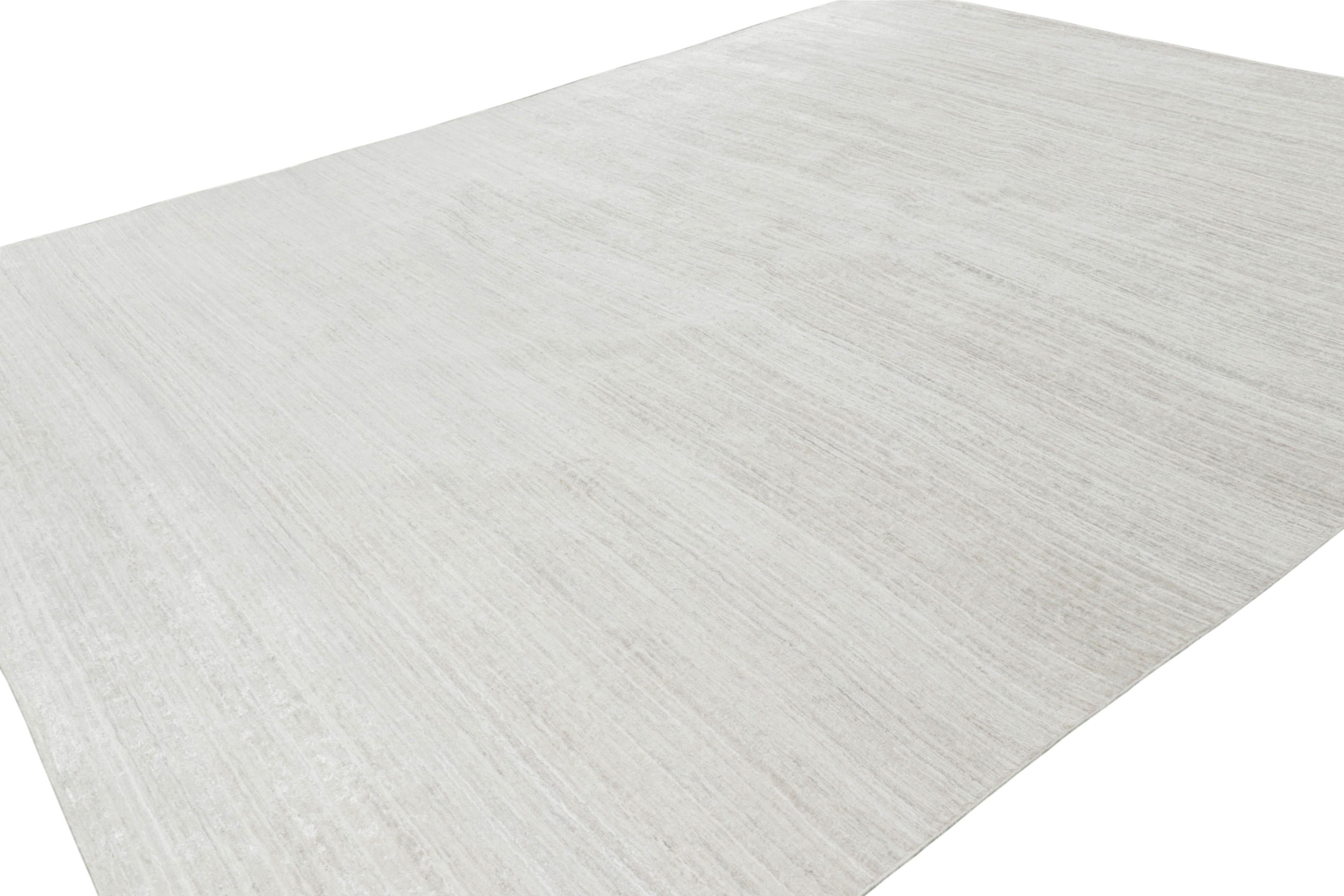 Indiano Rug & Kilim è un tappeto oversize a strisce bianche, beige e crema. in vendita