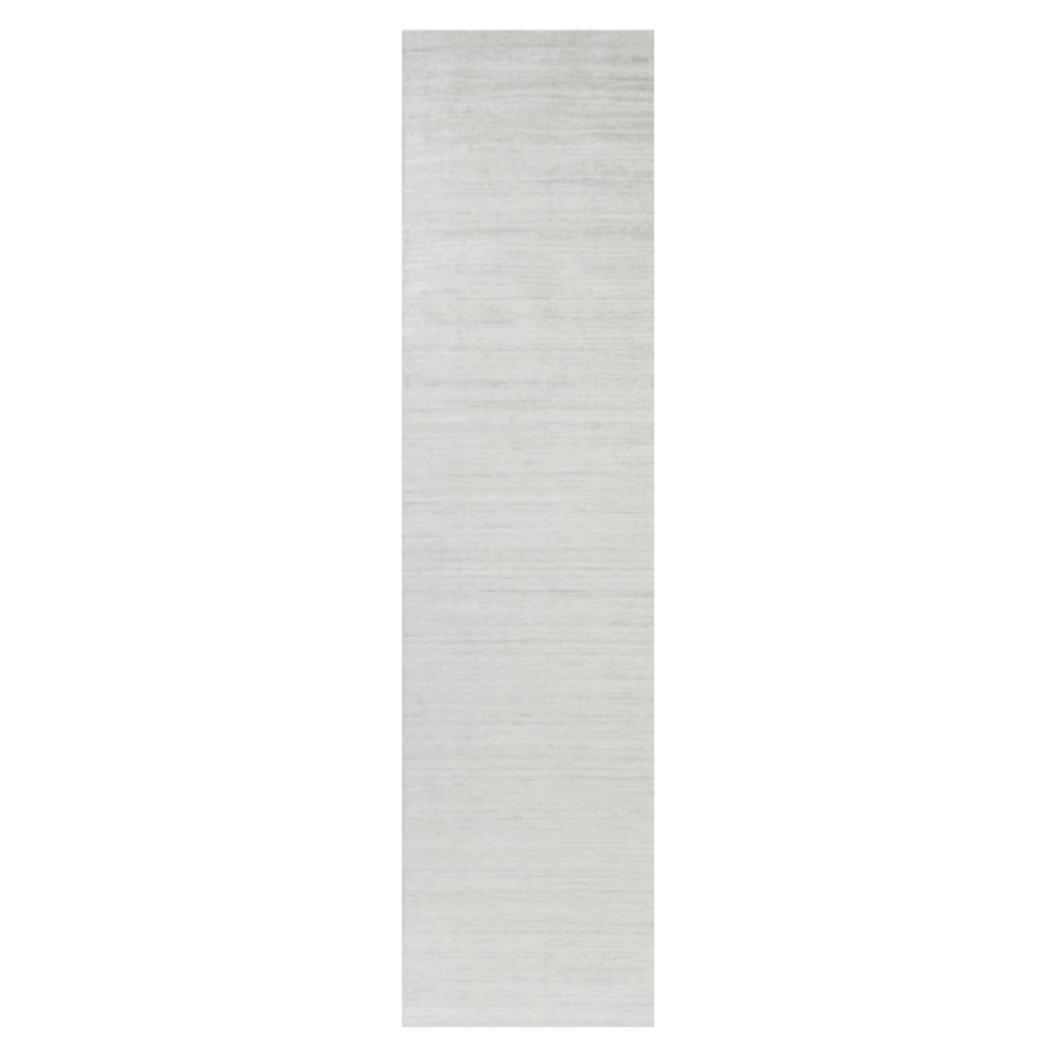 Tapis texturé surdimensionné de Rug & Kilim à rayures unies blanches, grises et crèmes